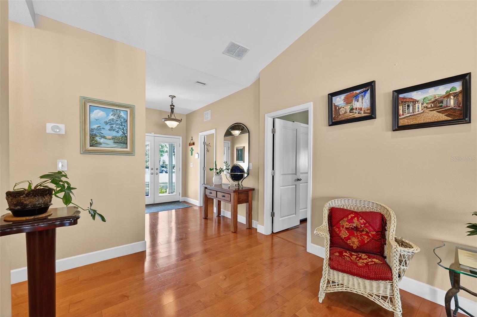 Image 18 of 90 For 8027 Ehren Cutoff