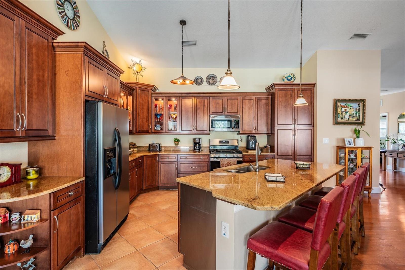 Image 21 of 90 For 8027 Ehren Cutoff