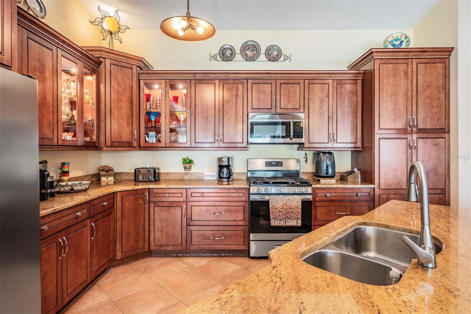 Image 22 of 90 For 8027 Ehren Cutoff