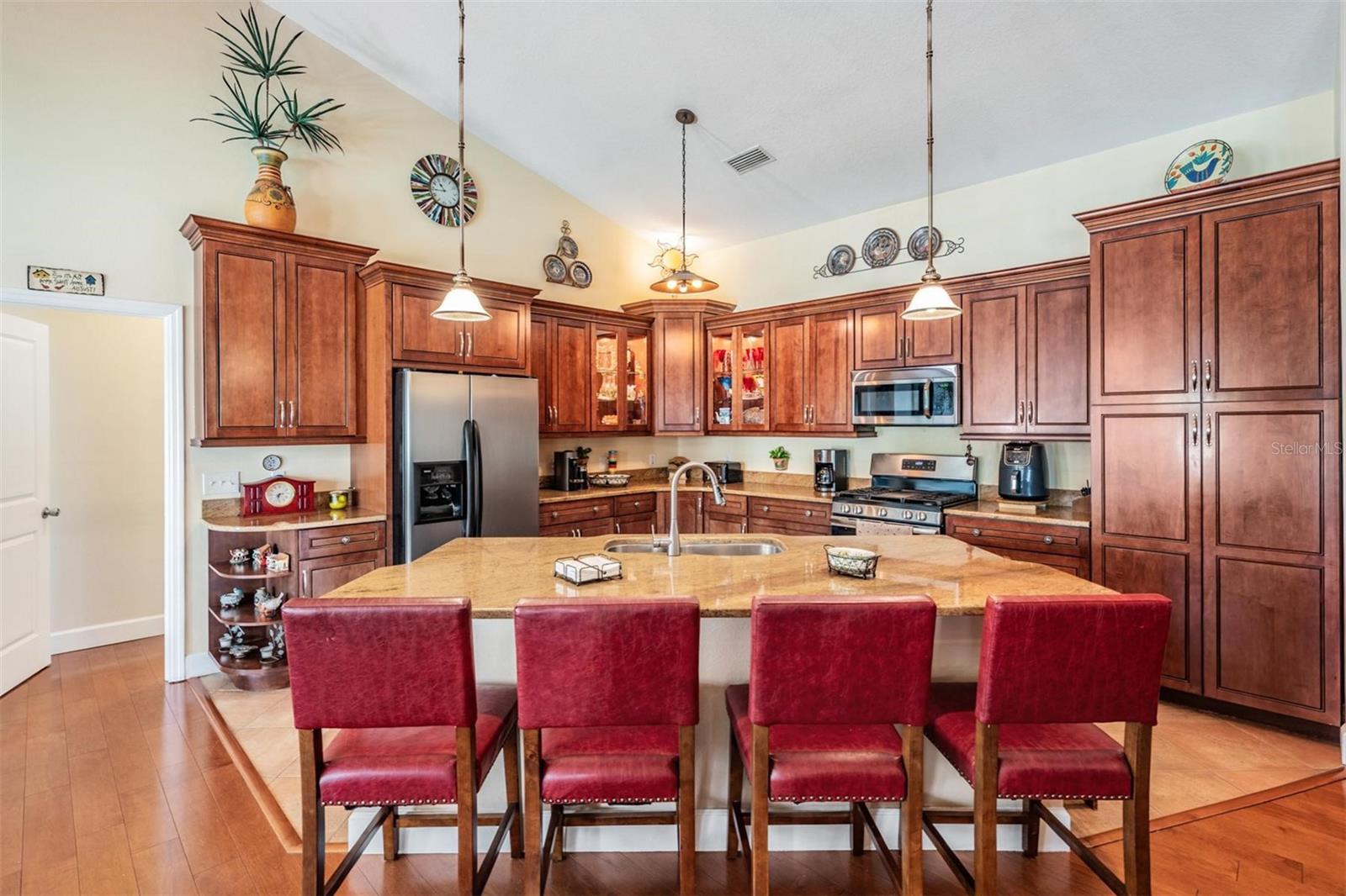 Image 23 of 90 For 8027 Ehren Cutoff