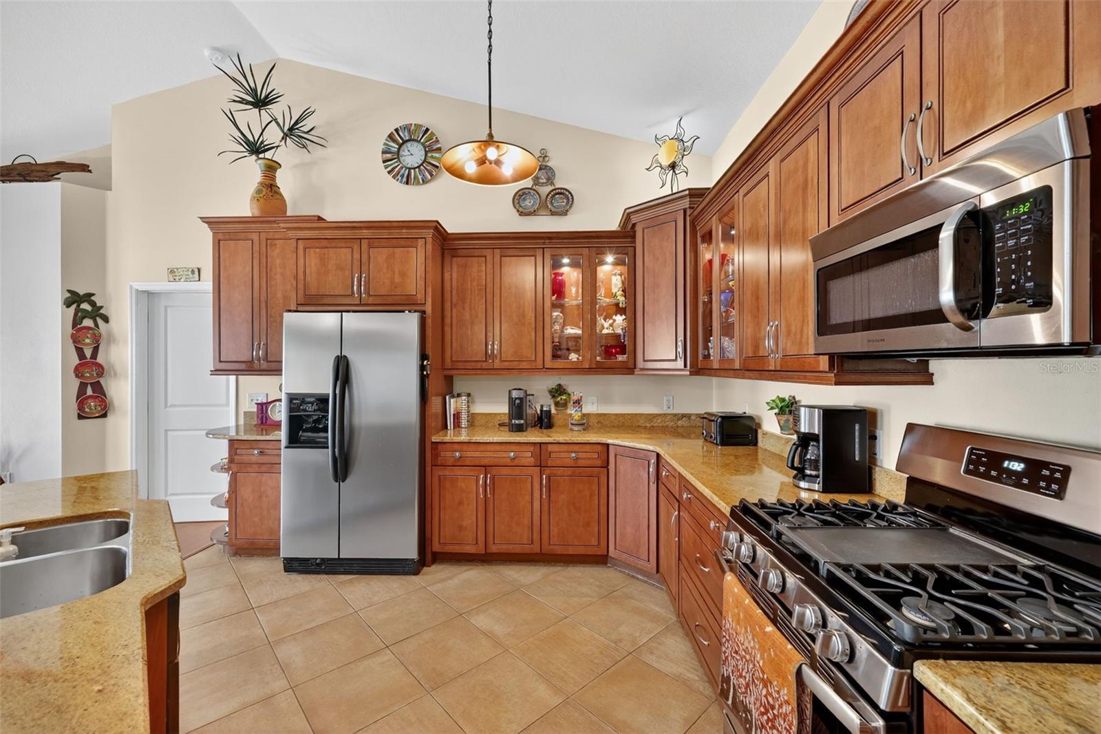 Image 25 of 90 For 8027 Ehren Cutoff