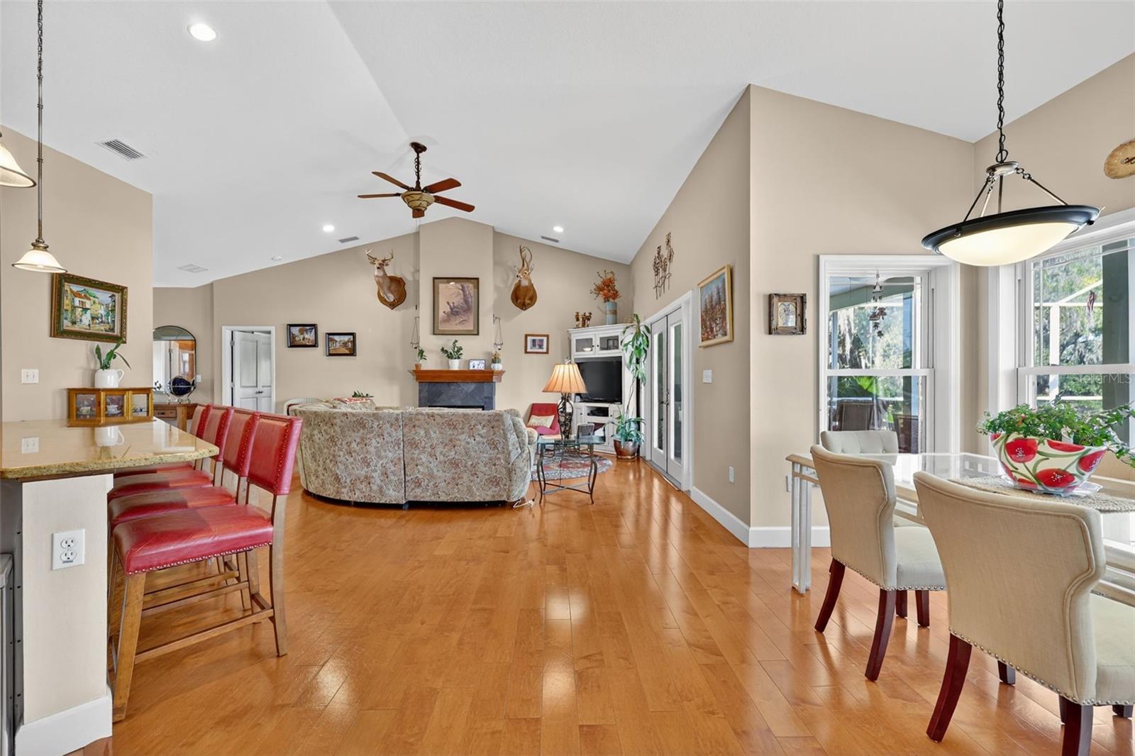 Image 27 of 90 For 8027 Ehren Cutoff