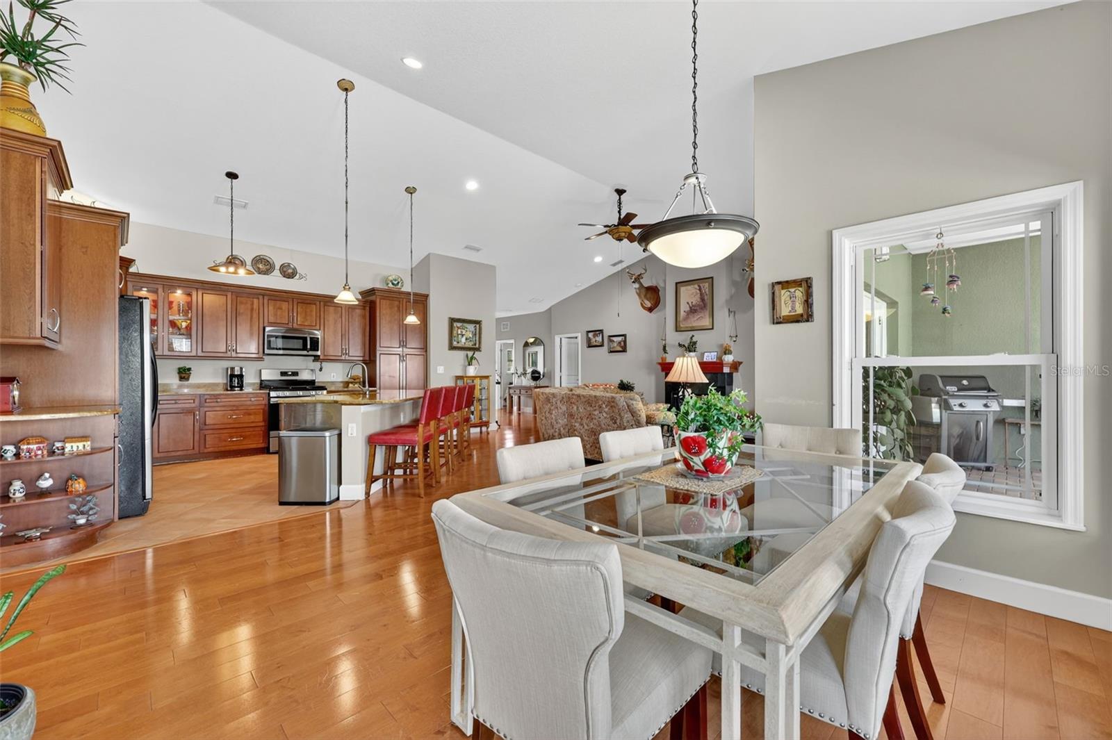 Image 29 of 90 For 8027 Ehren Cutoff