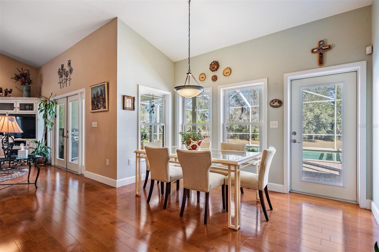 Image 30 of 90 For 8027 Ehren Cutoff