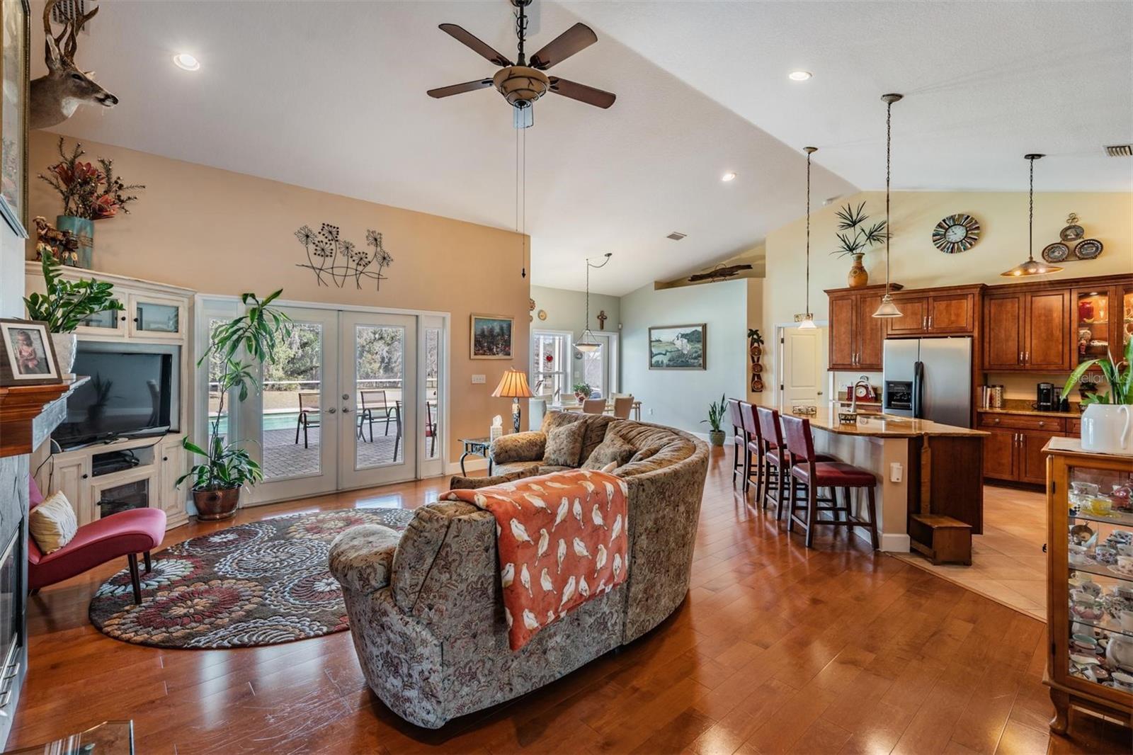 Image 31 of 90 For 8027 Ehren Cutoff