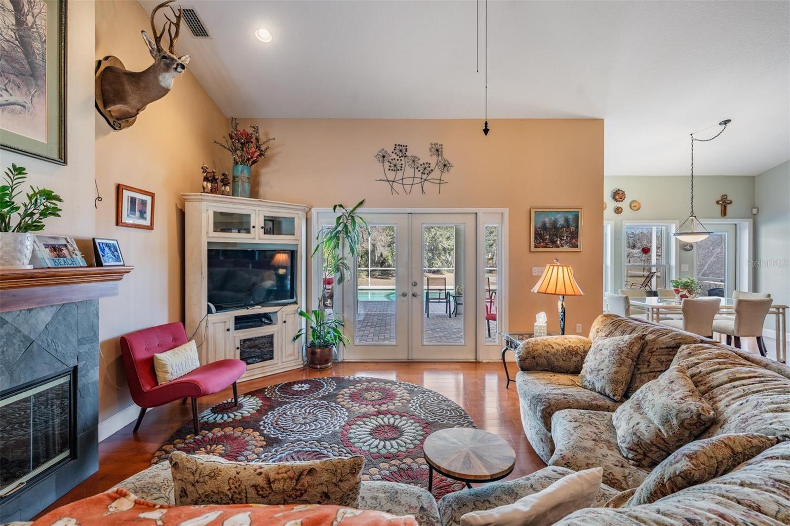 Image 32 of 90 For 8027 Ehren Cutoff