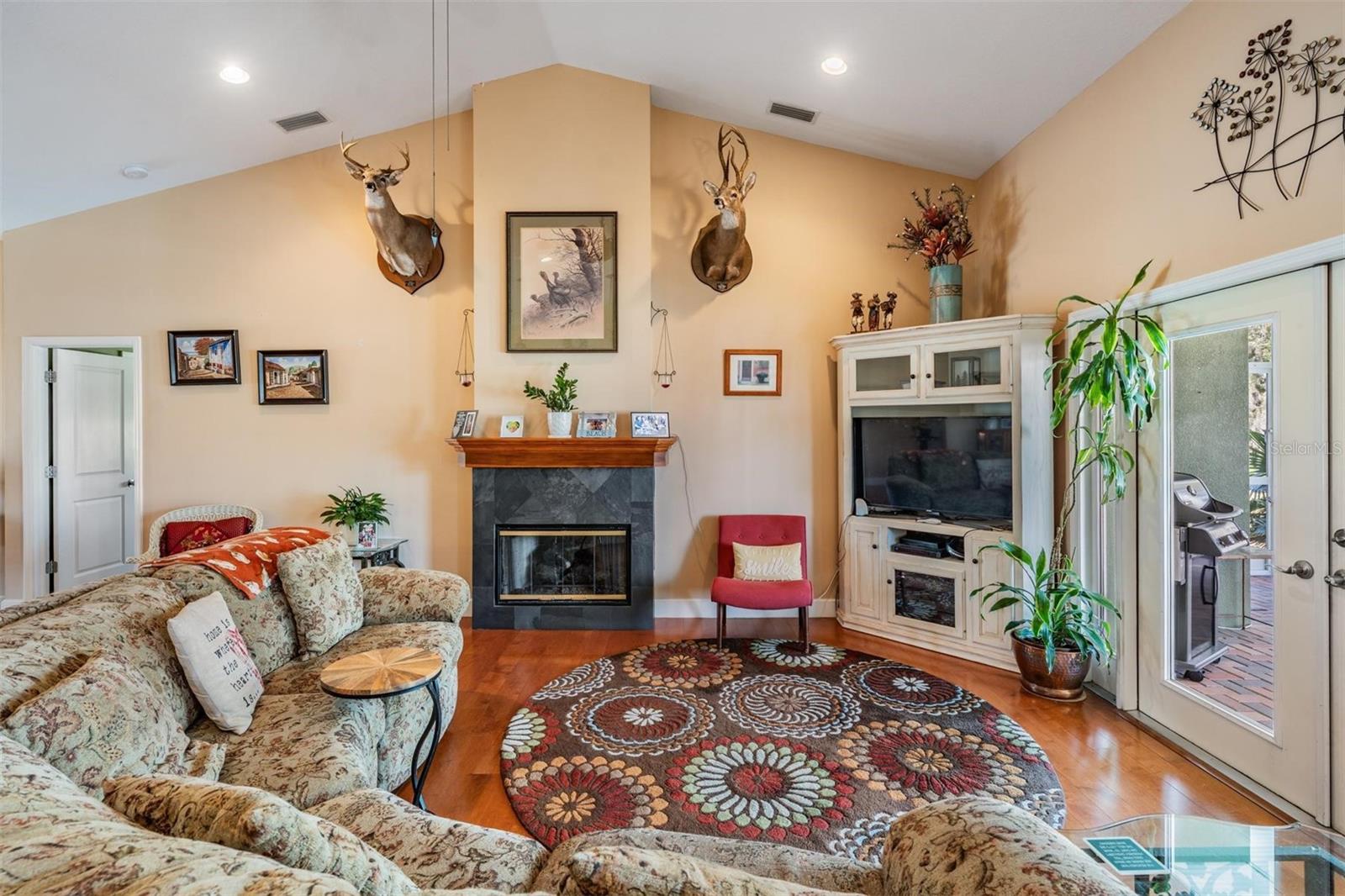 Image 33 of 90 For 8027 Ehren Cutoff