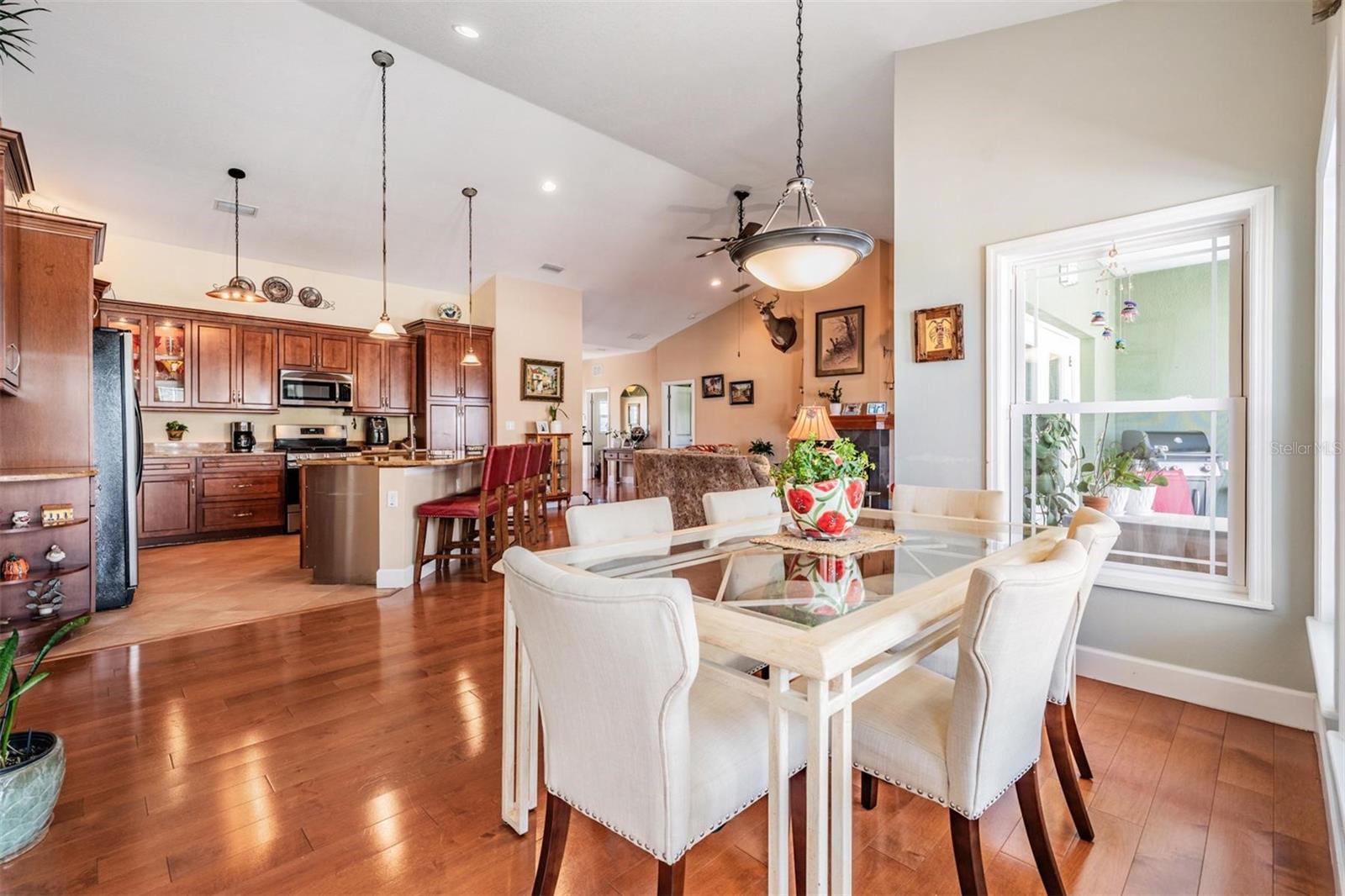 Image 35 of 90 For 8027 Ehren Cutoff