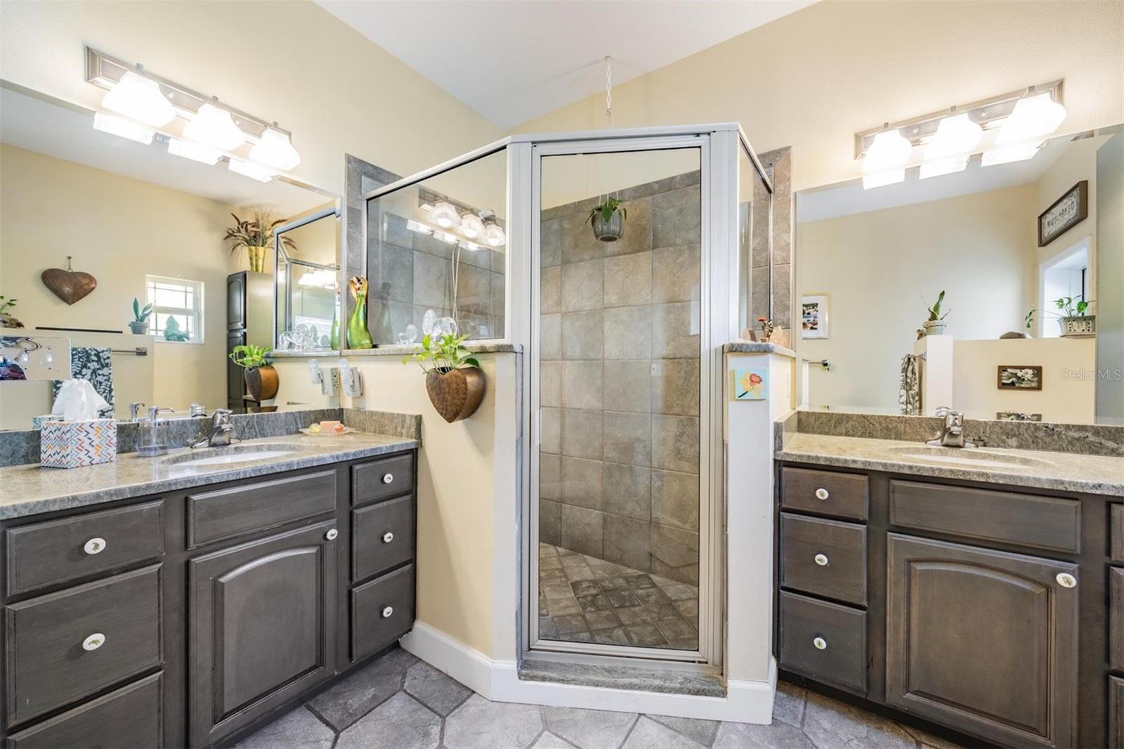 Image 38 of 90 For 8027 Ehren Cutoff