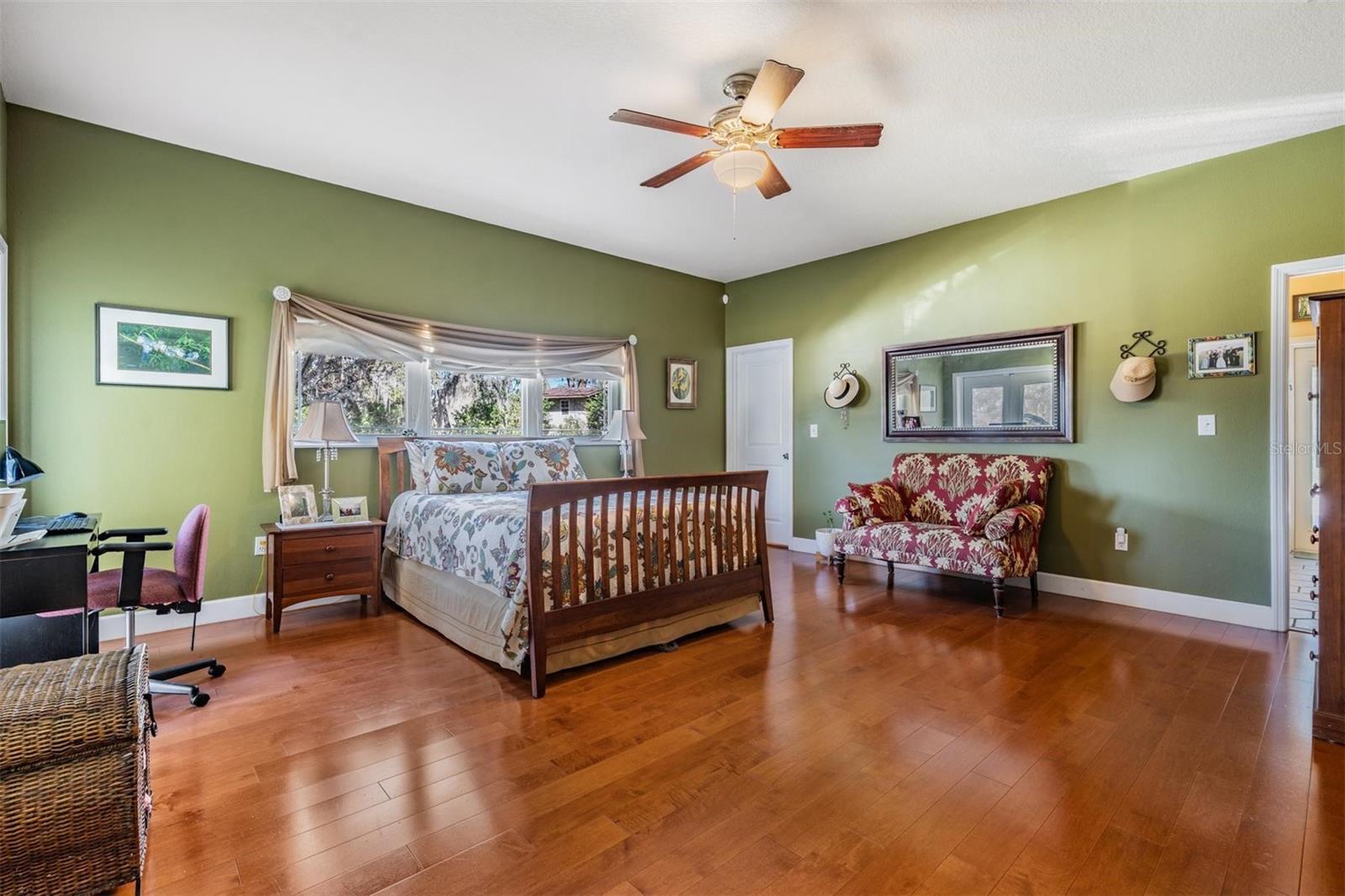 Image 39 of 90 For 8027 Ehren Cutoff