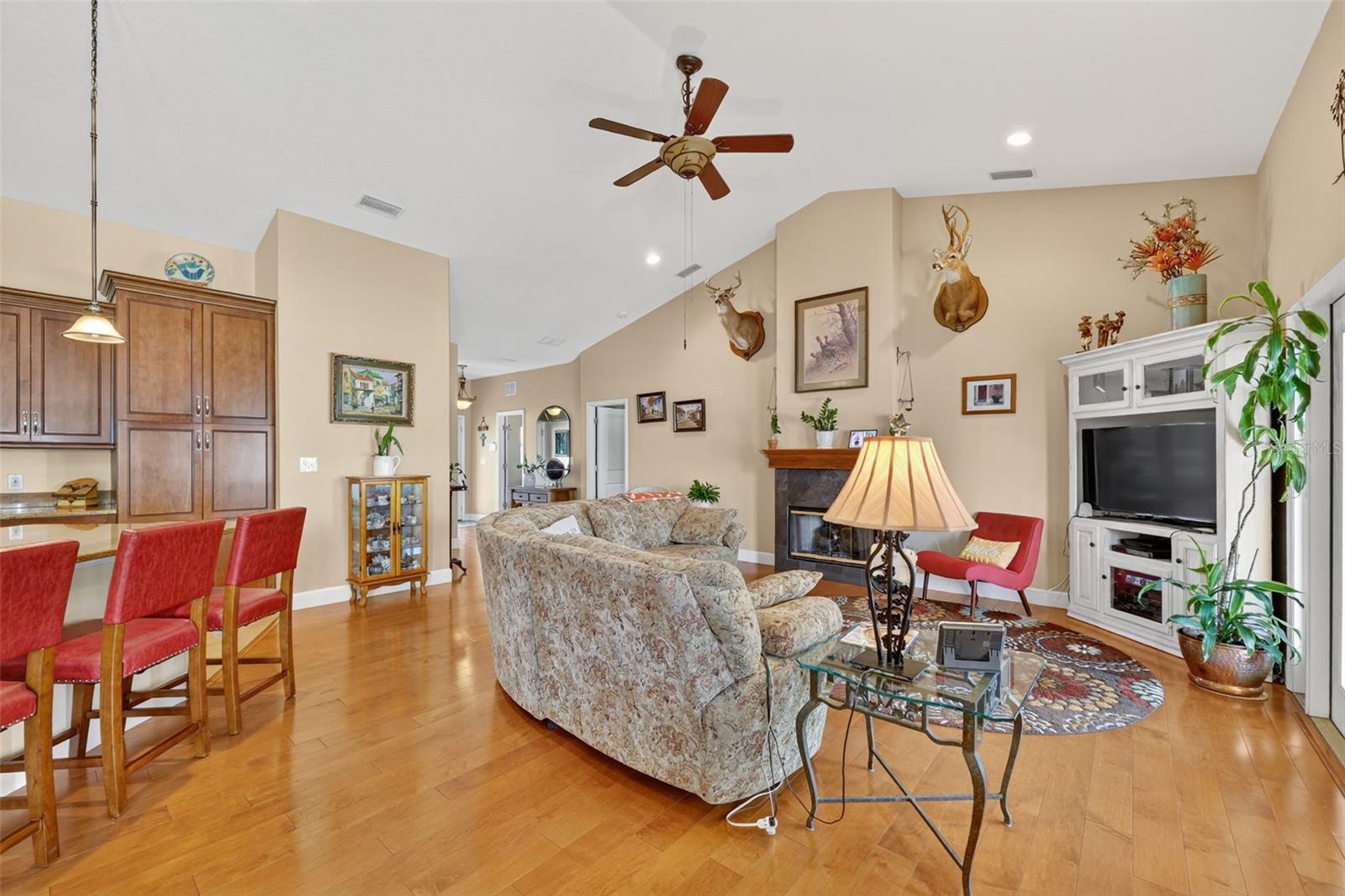 Image 4 of 90 For 8027 Ehren Cutoff