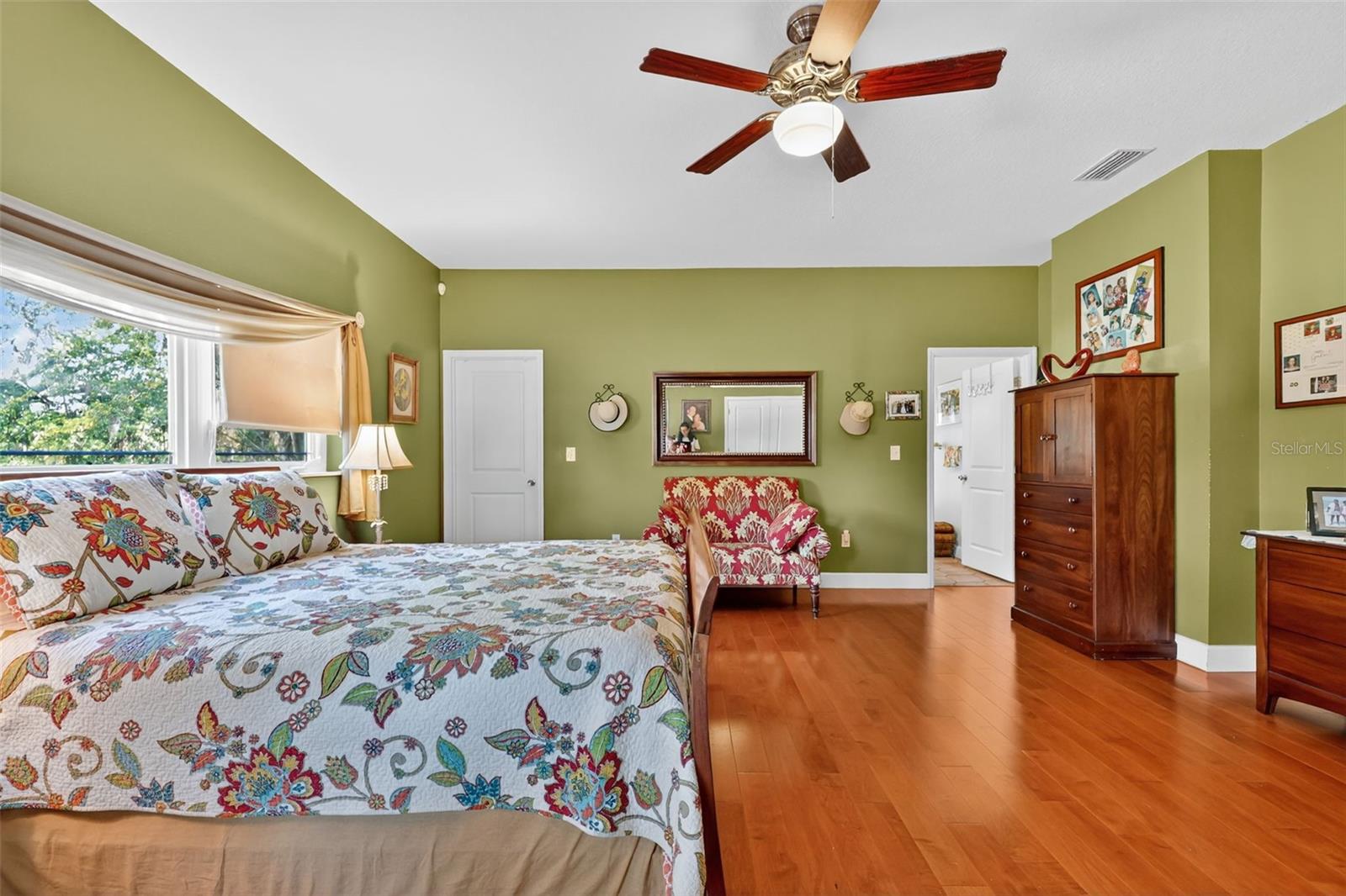 Image 40 of 90 For 8027 Ehren Cutoff