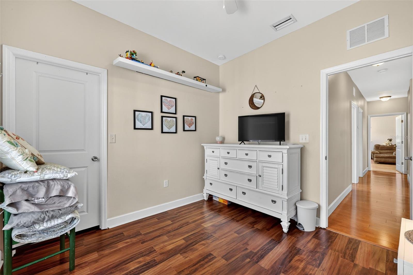 Image 52 of 90 For 8027 Ehren Cutoff