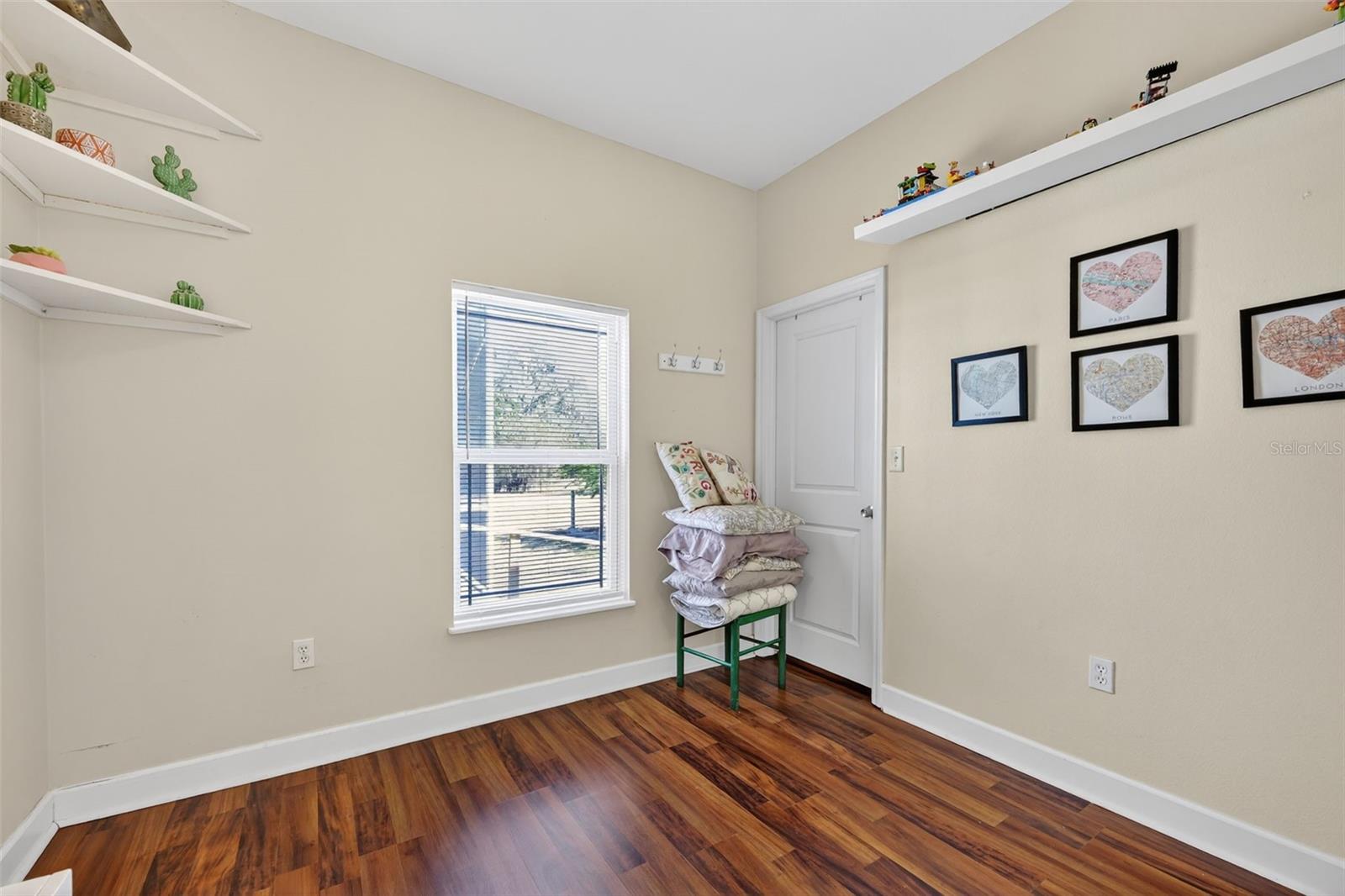 Image 53 of 90 For 8027 Ehren Cutoff