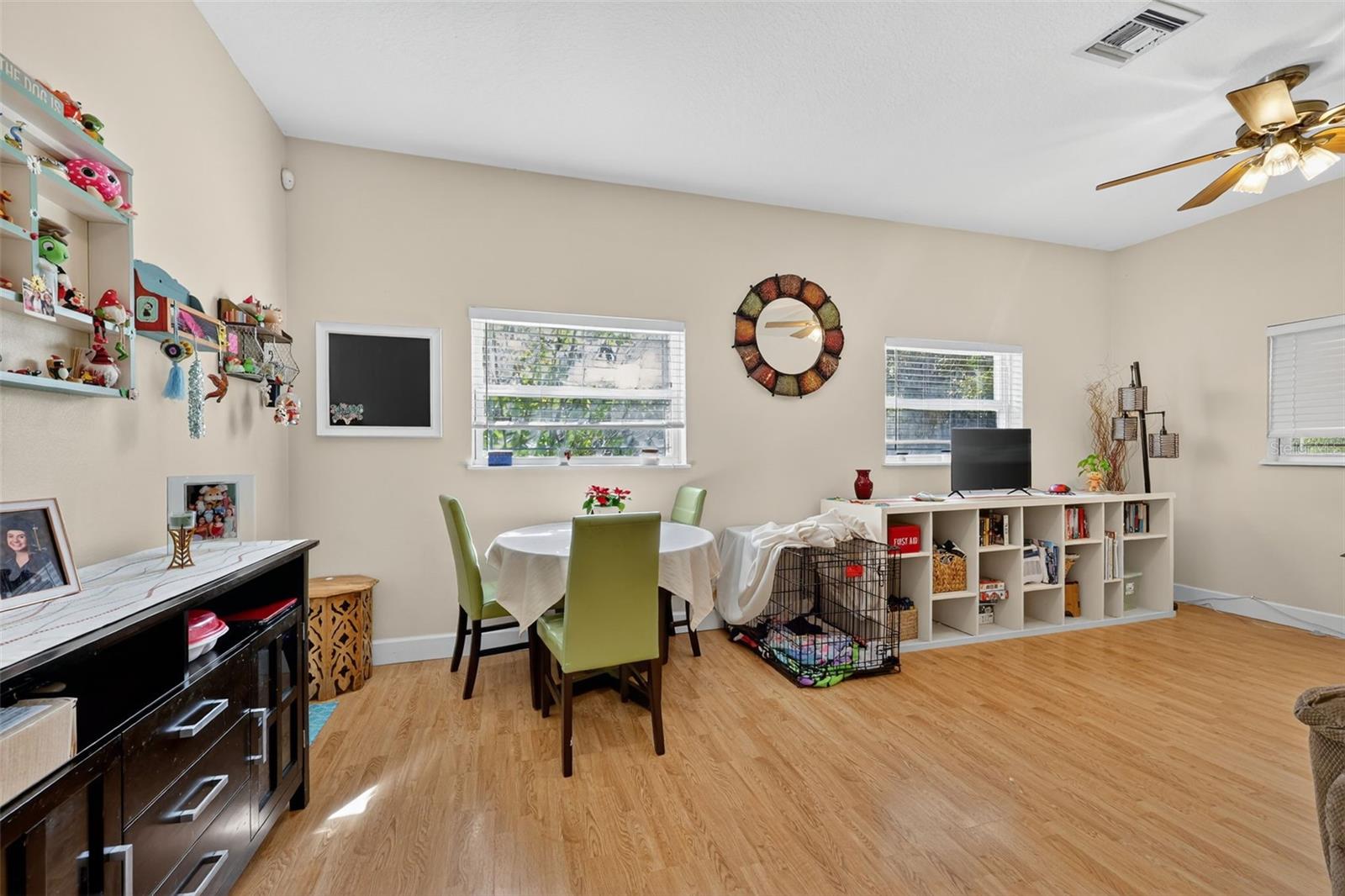 Image 57 of 90 For 8027 Ehren Cutoff