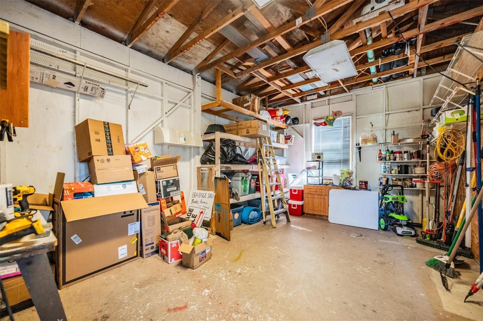 Image 74 of 90 For 8027 Ehren Cutoff