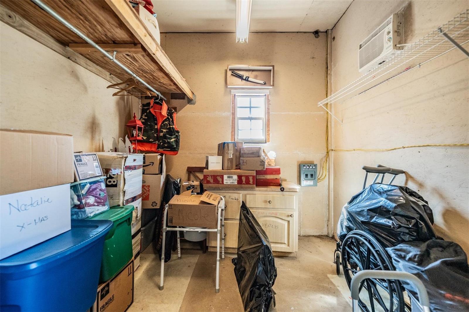 Image 75 of 90 For 8027 Ehren Cutoff