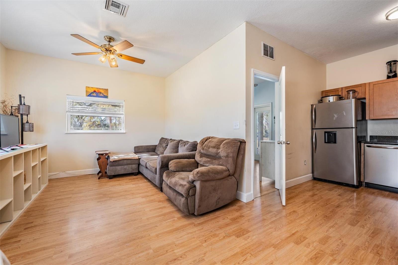 Image 8 of 90 For 8027 Ehren Cutoff