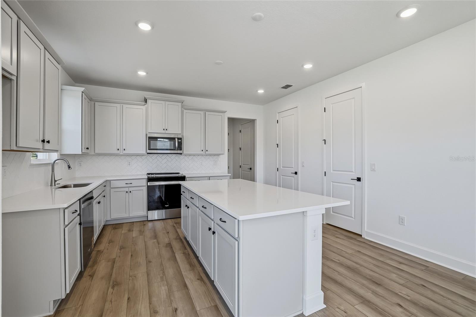 Image 13 of 38 For 2007 Wild Heron Court