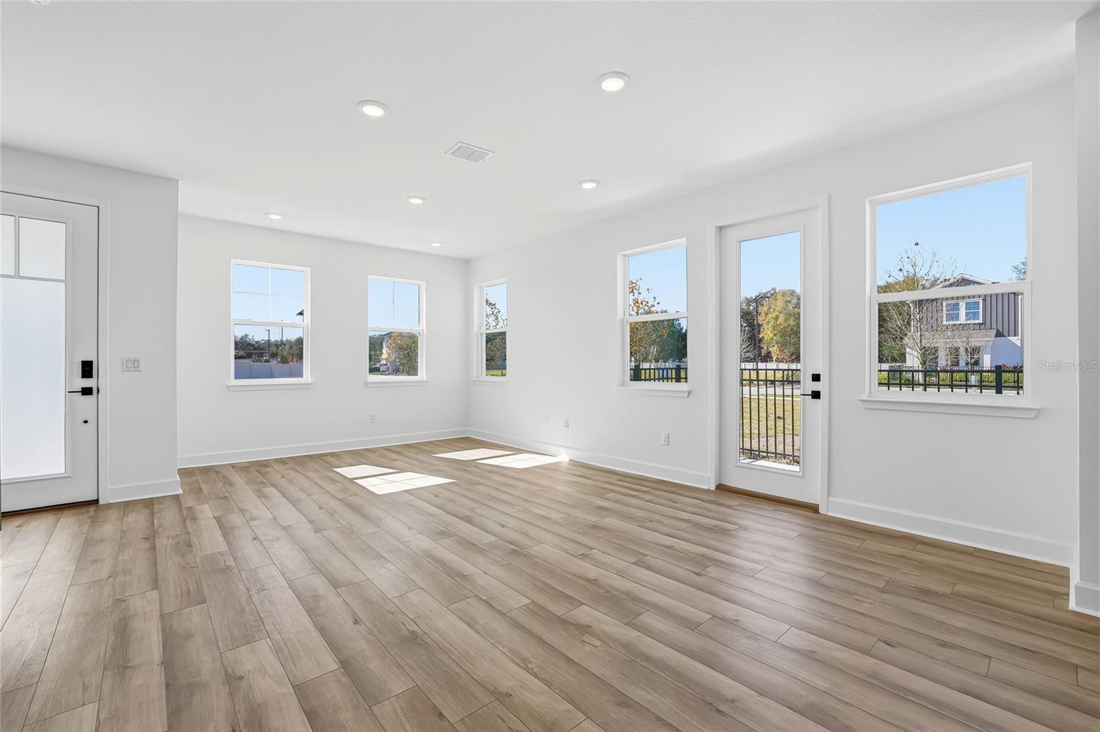 Image 17 of 38 For 2007 Wild Heron Court