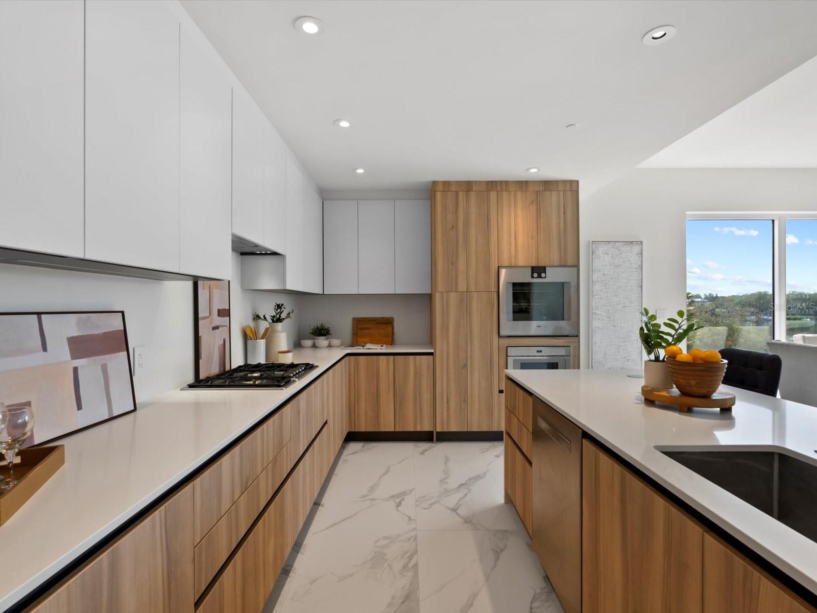 Listing photo id 11 for 1020 Sunset Point Road 213