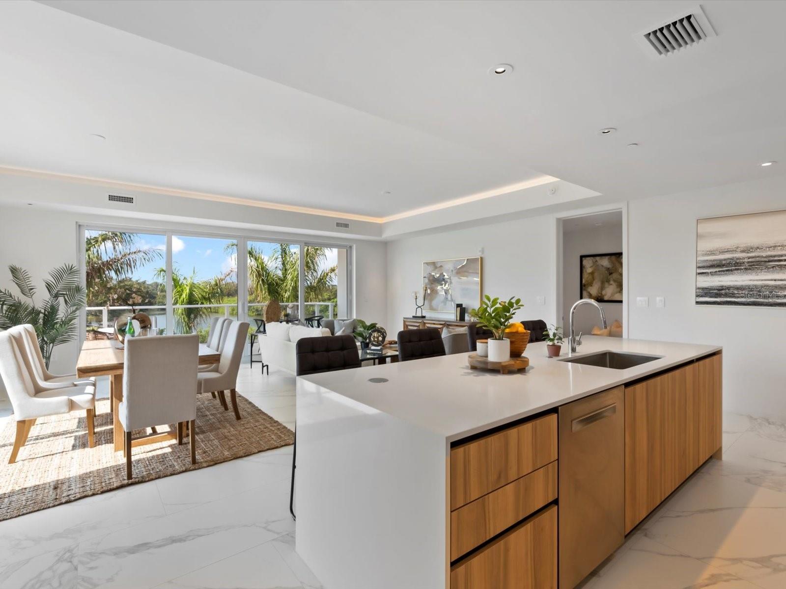 Listing photo id 14 for 1020 Sunset Point Road 213