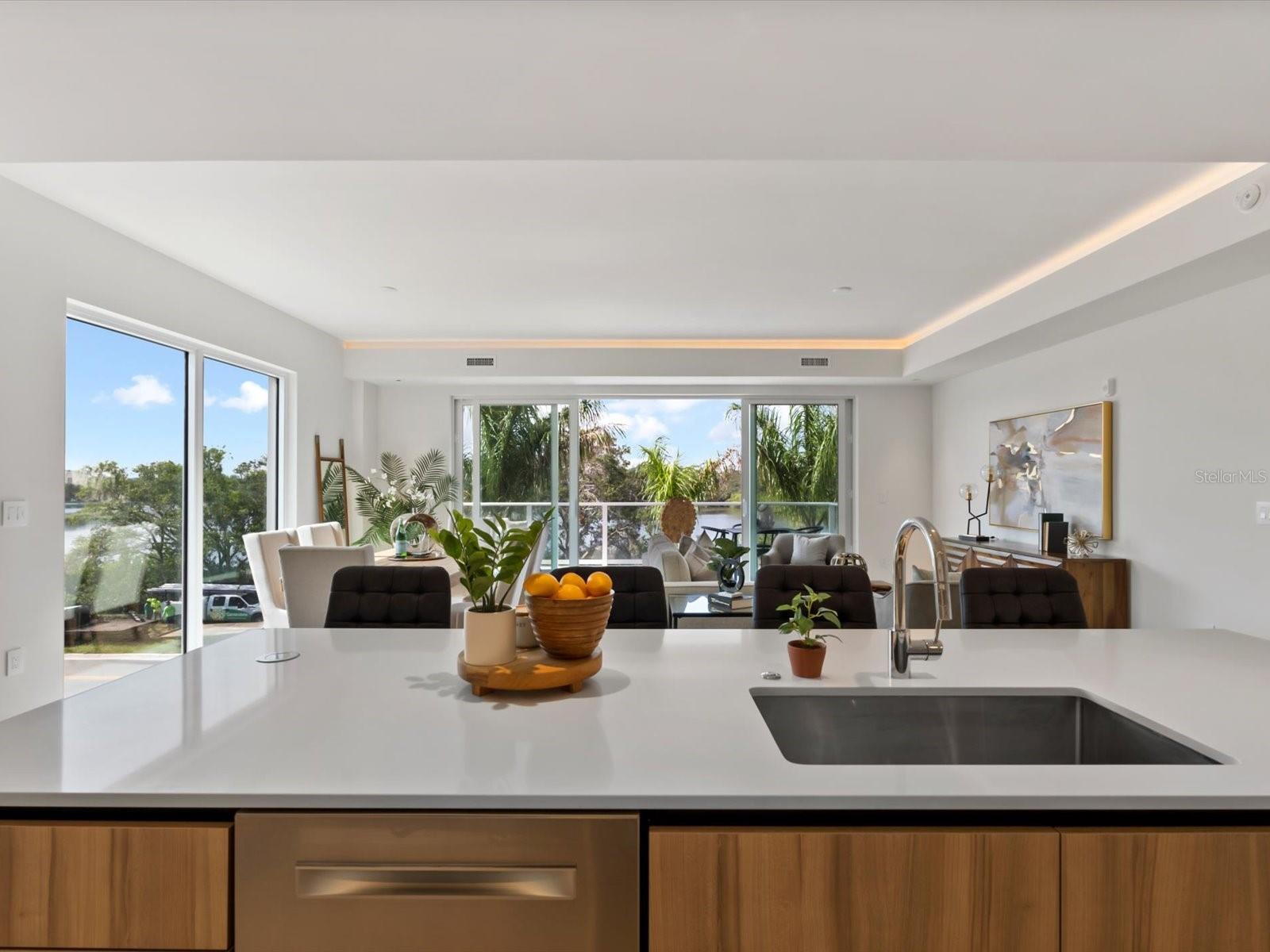 Listing photo id 16 for 1020 Sunset Point Road 213