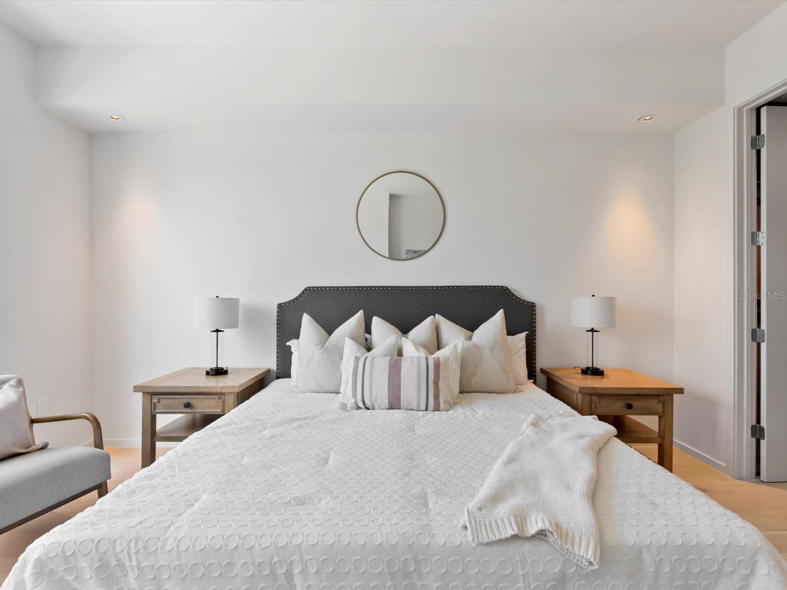 Listing photo id 30 for 1020 Sunset Point Road 213