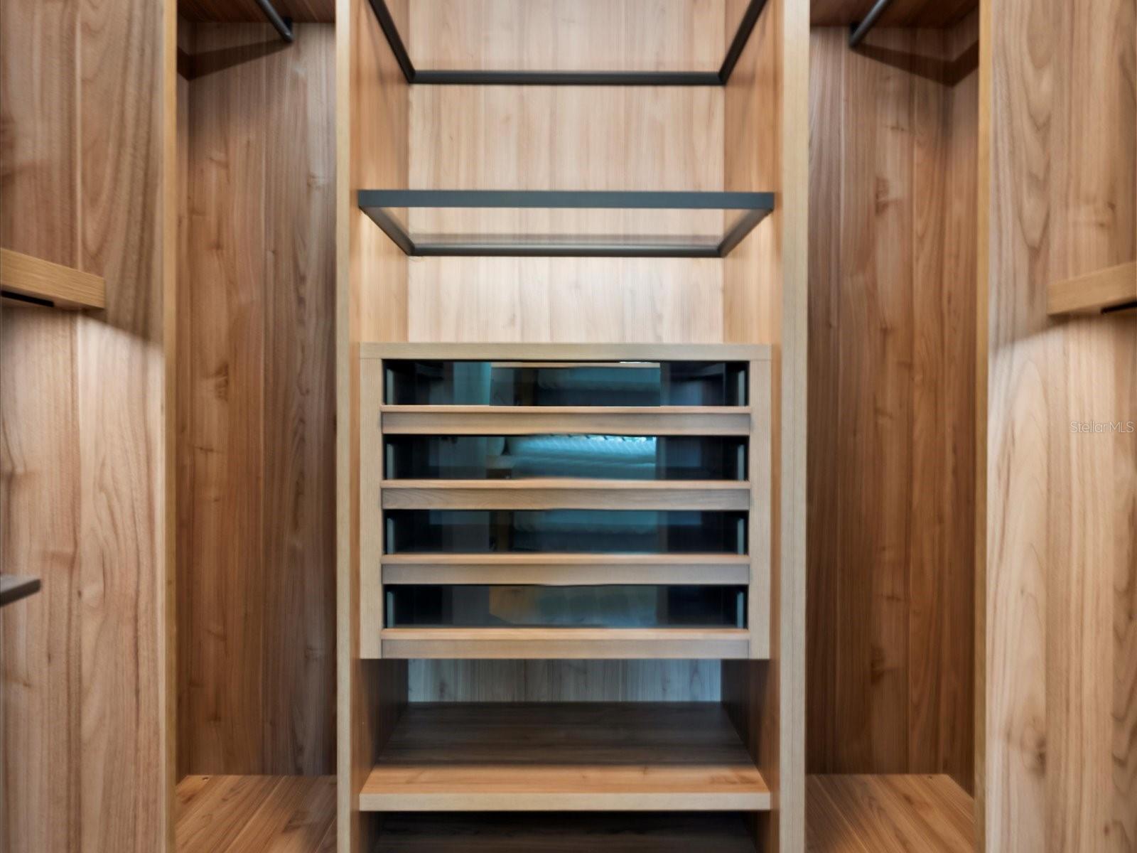 Listing photo id 34 for 1020 Sunset Point Road 213