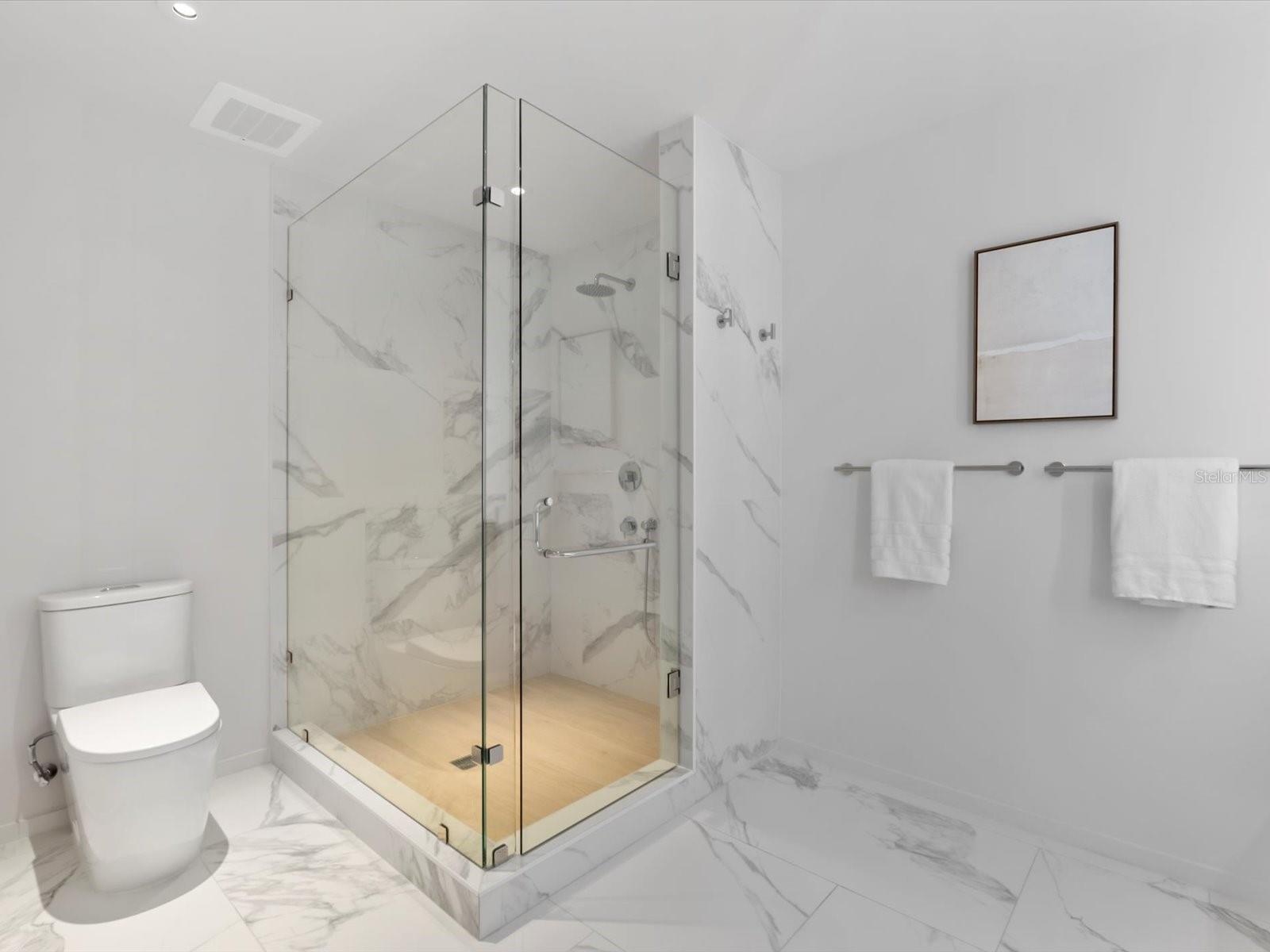 Listing photo id 36 for 1020 Sunset Point Road 213