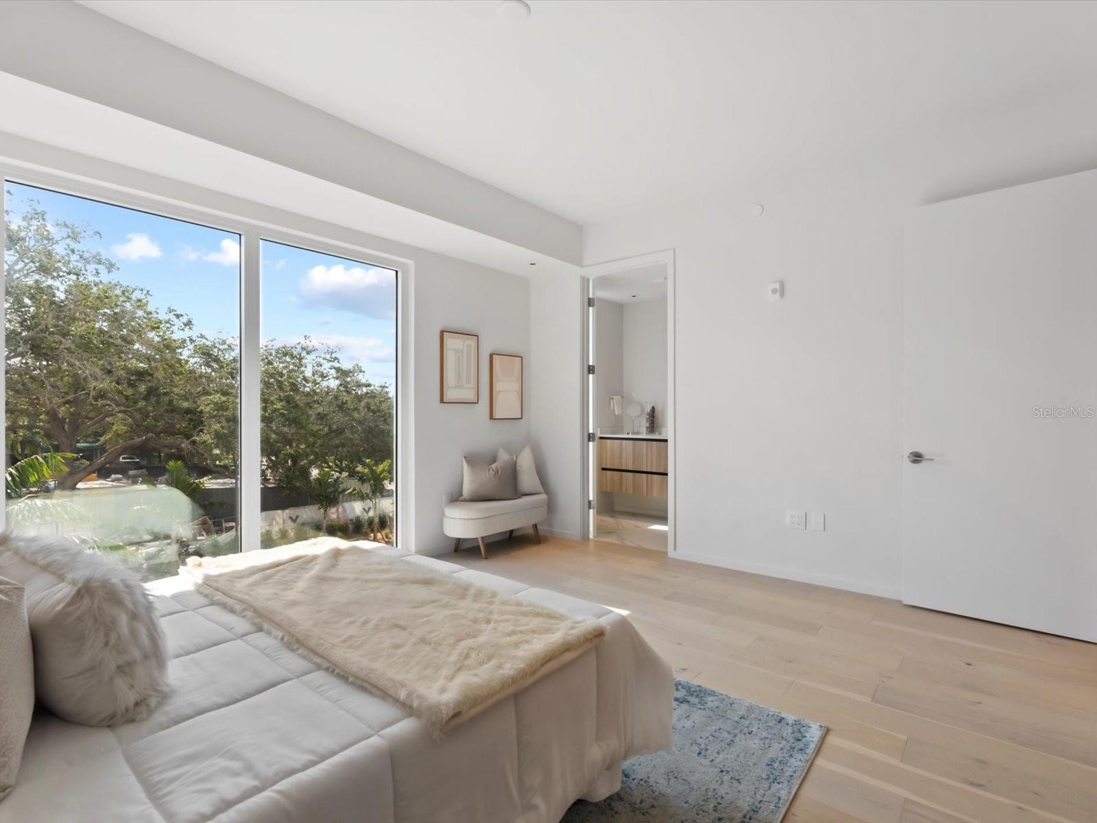 Listing photo id 43 for 1020 Sunset Point Road 213