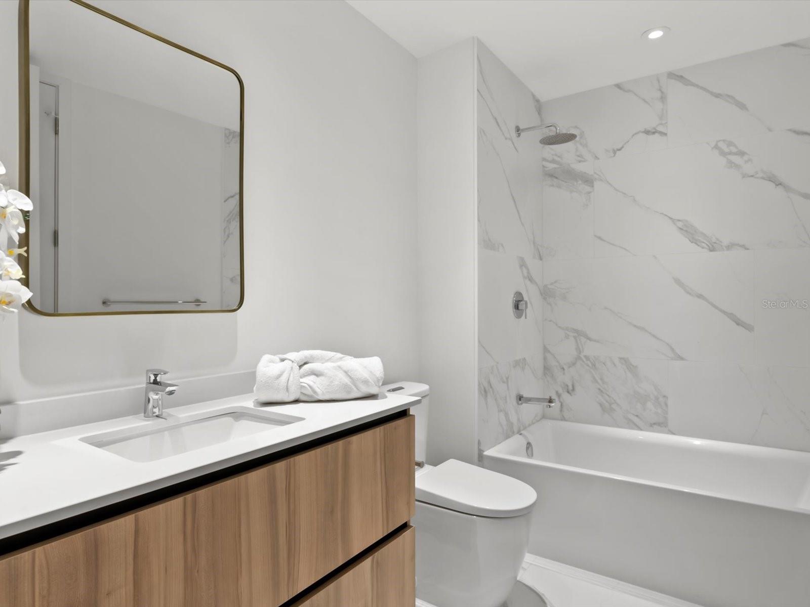 Listing photo id 47 for 1020 Sunset Point Road 213