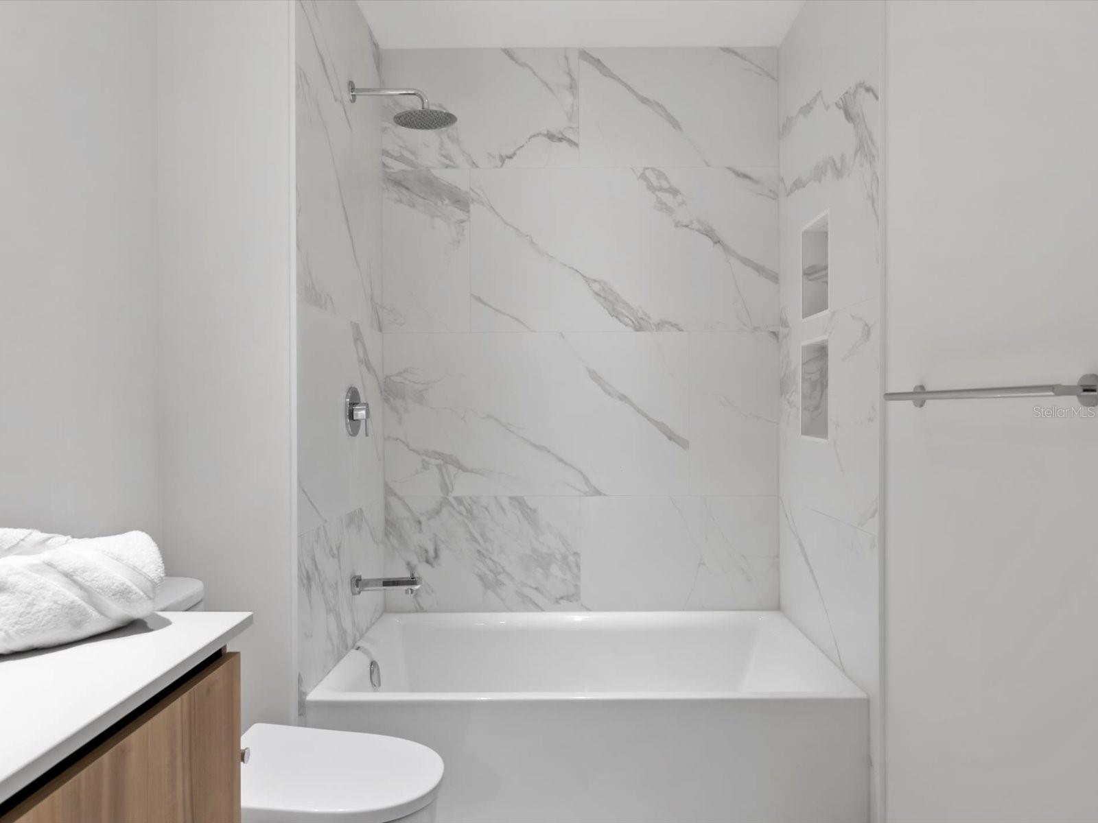 Listing photo id 48 for 1020 Sunset Point Road 213