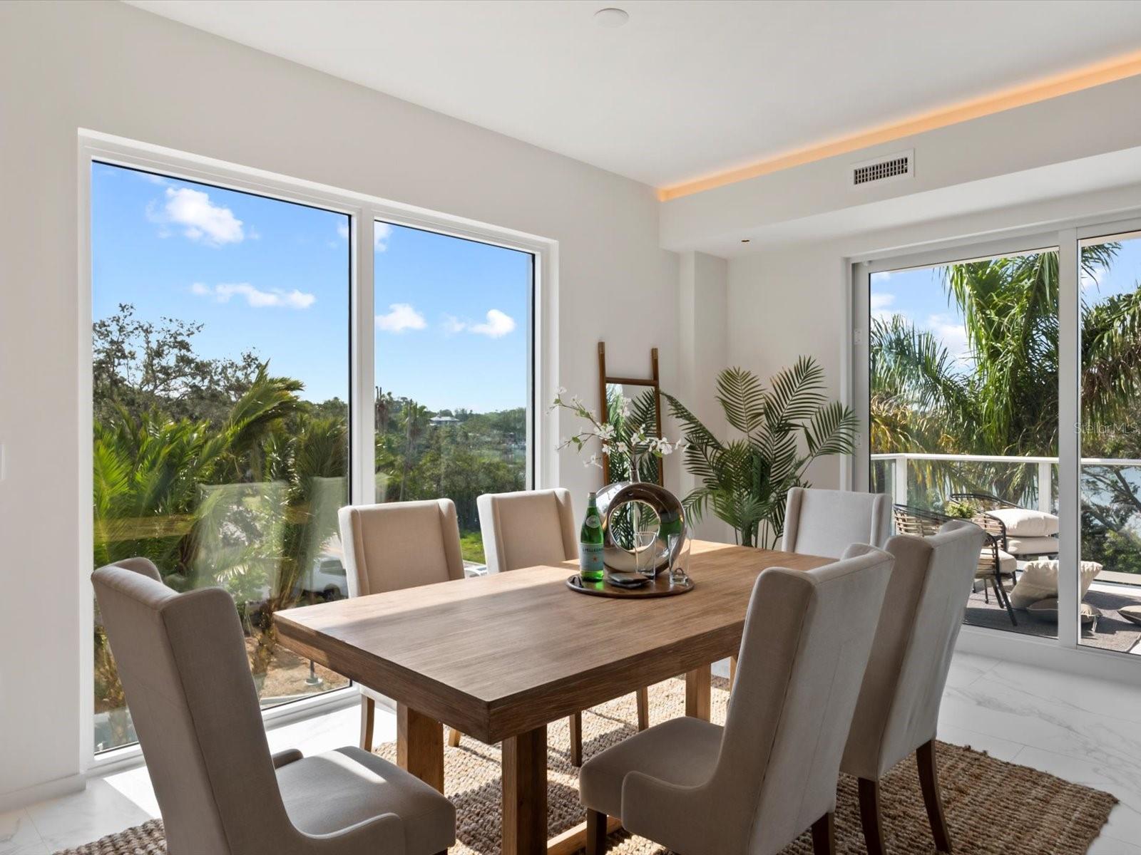 Listing photo id 6 for 1020 Sunset Point Road 213