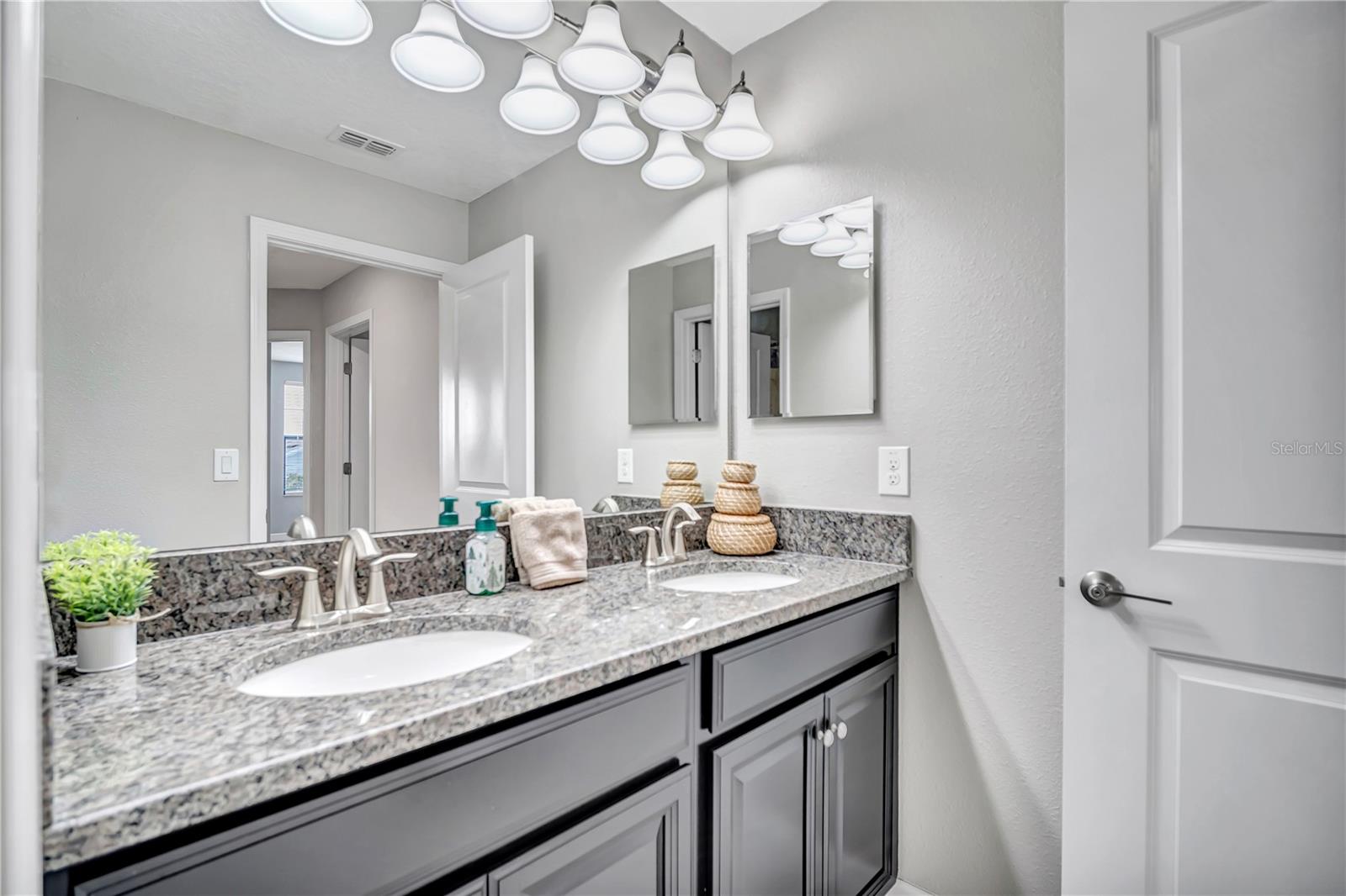 Image 28 of 58 For 32101 Goddard Drive