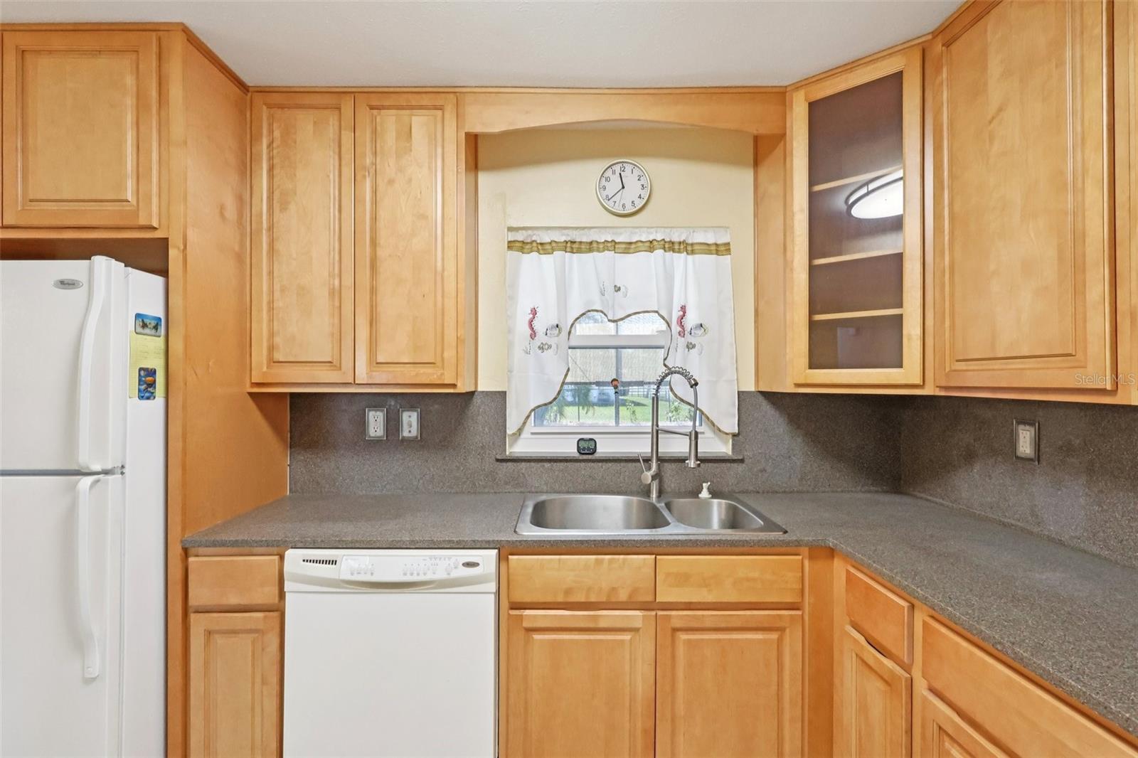 Image 13 of 33 For 1945 Madison Avenue