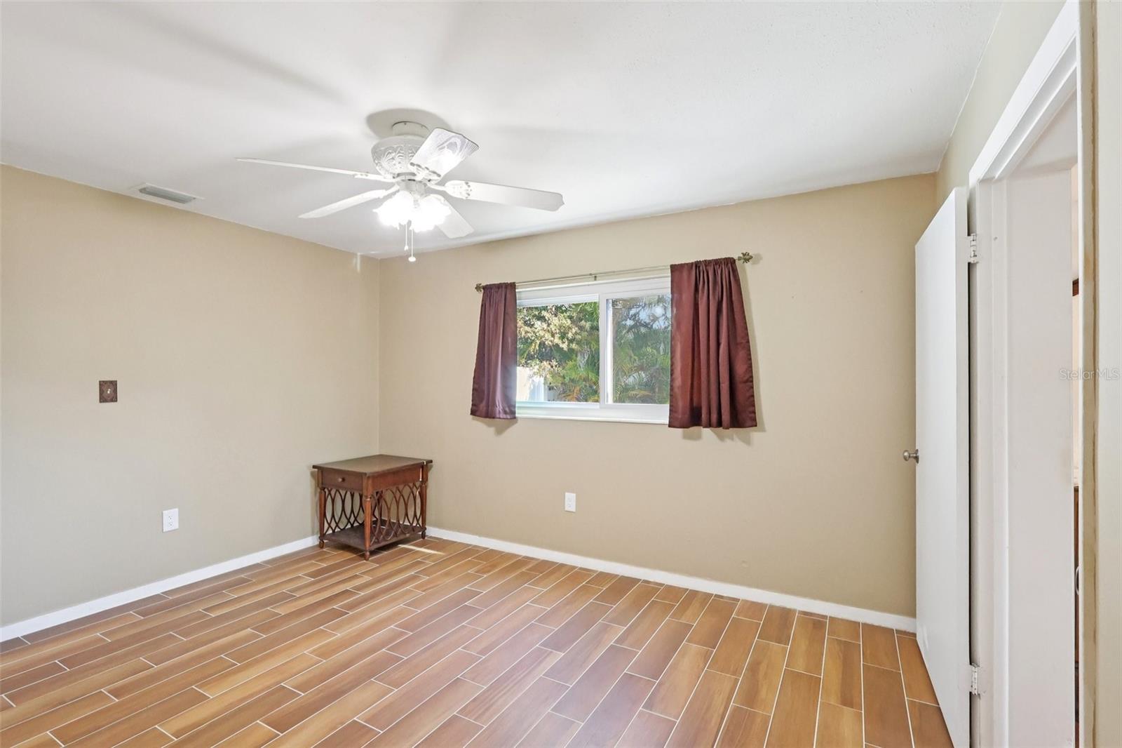 Image 21 of 33 For 1945 Madison Avenue