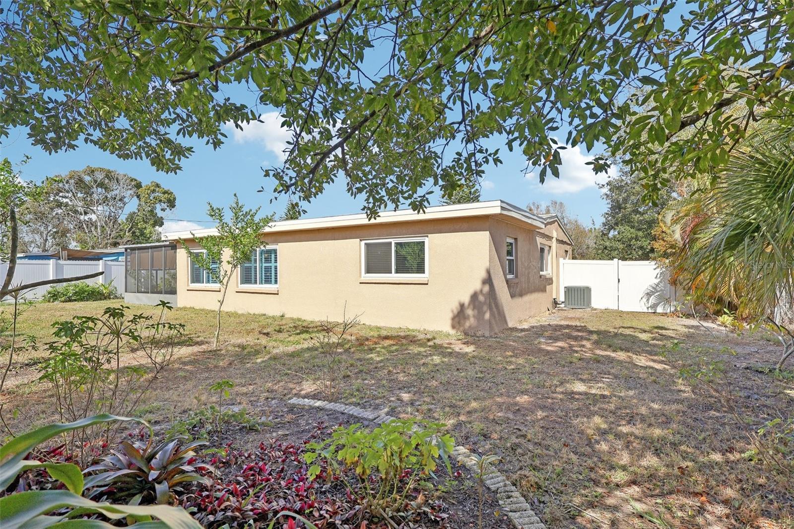 Image 32 of 33 For 1945 Madison Avenue