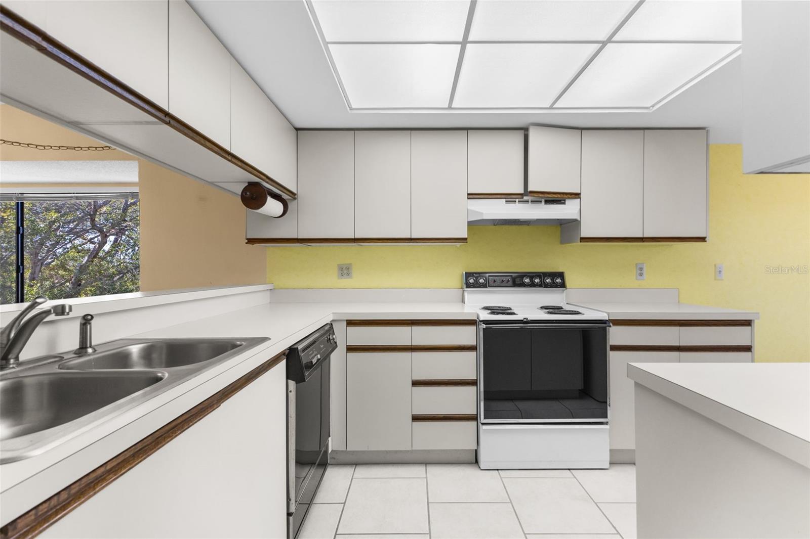 Image 15 of 38 For 1938 Golfview Drive 1938