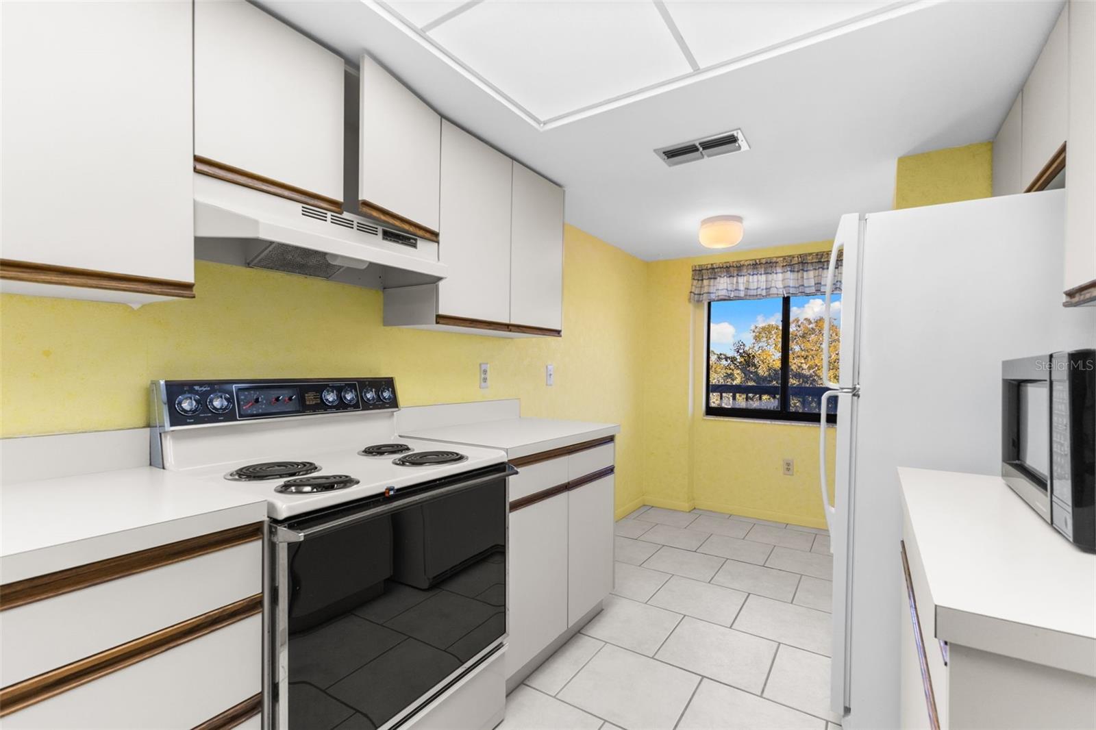 Image 16 of 38 For 1938 Golfview Drive 1938