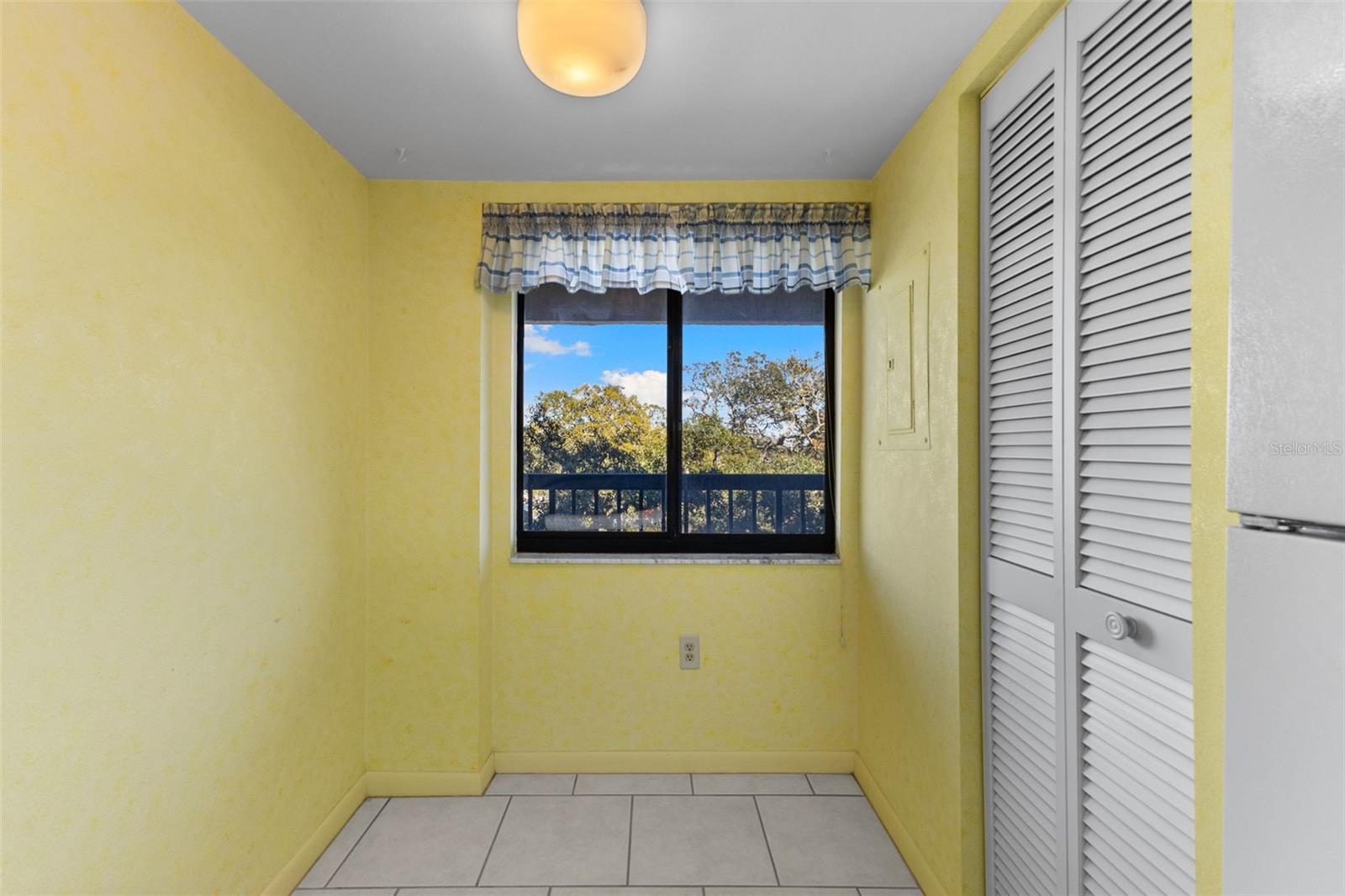 Image 17 of 38 For 1938 Golfview Drive 1938