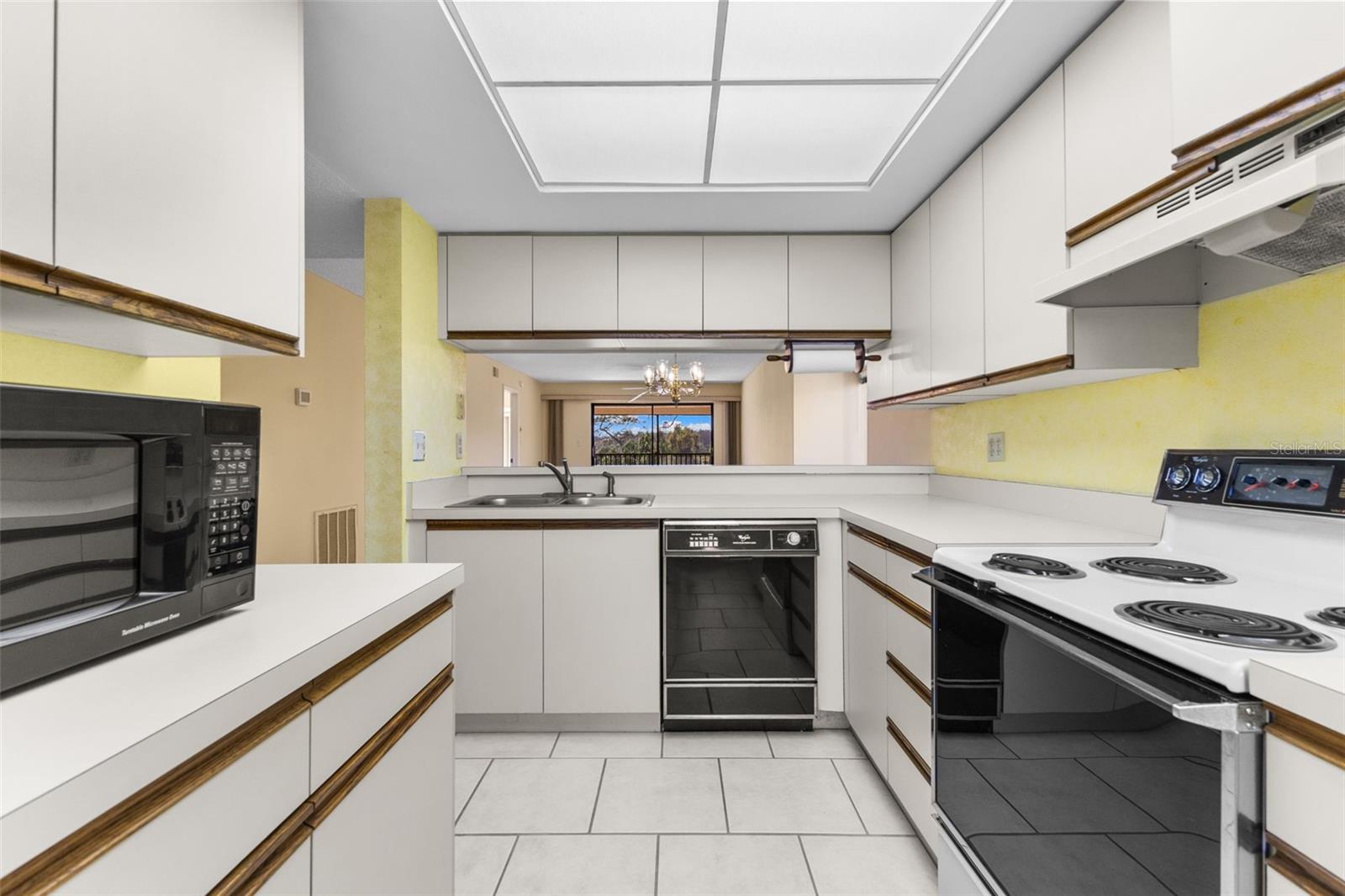 Image 2 of 38 For 1938 Golfview Drive 1938