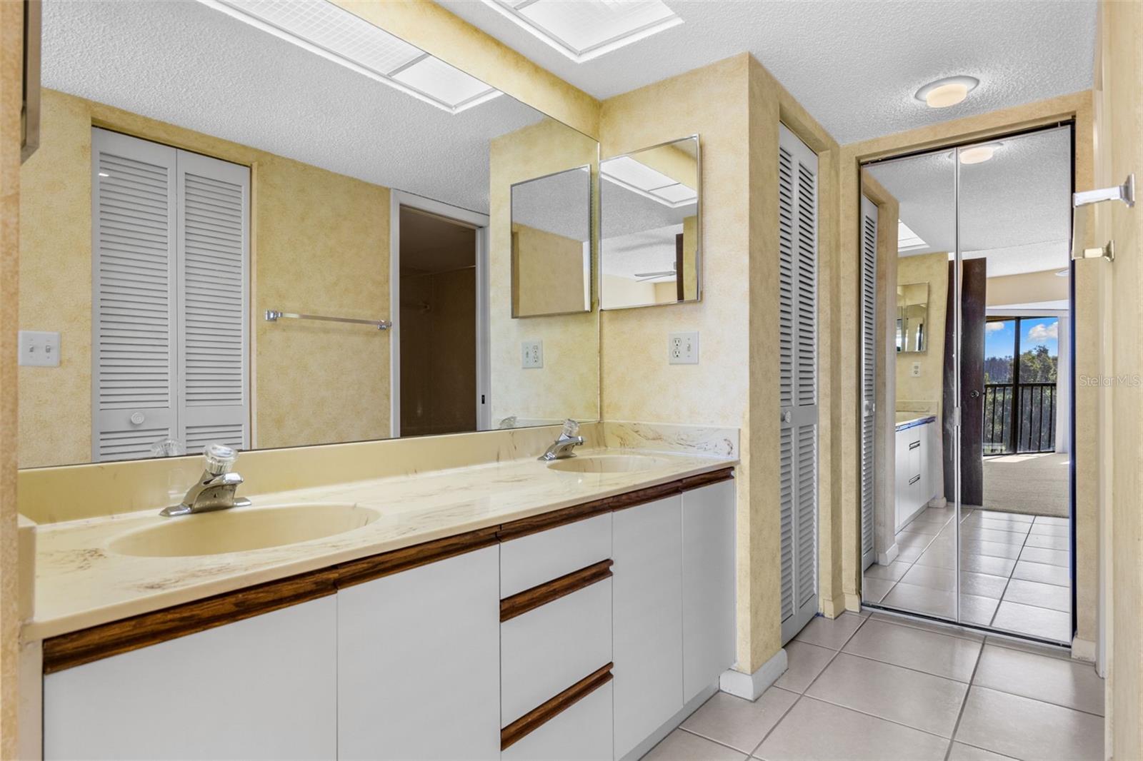 Image 20 of 38 For 1938 Golfview Drive 1938