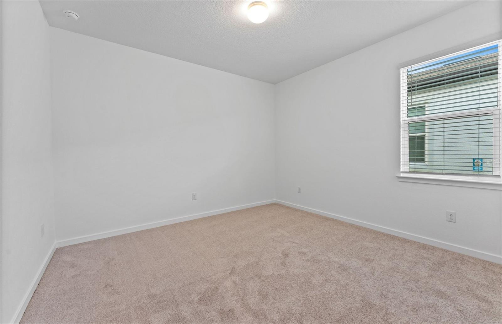 Listing photo id 13 for 5164 Everlong Drive