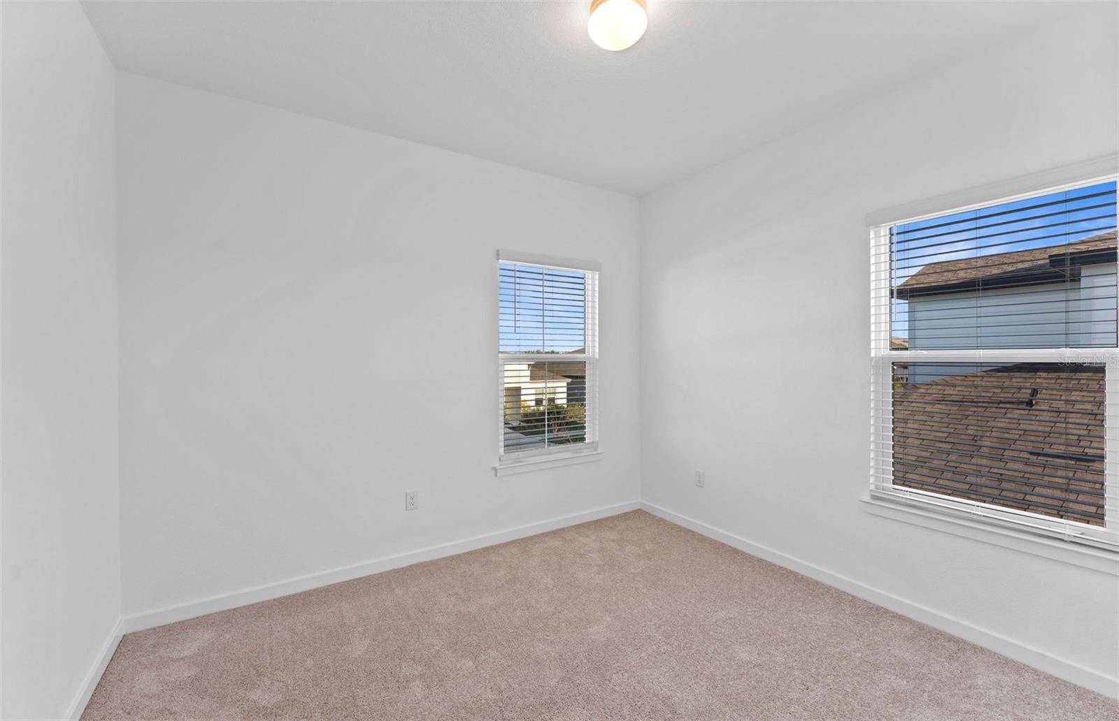 Listing photo id 16 for 5164 Everlong Drive