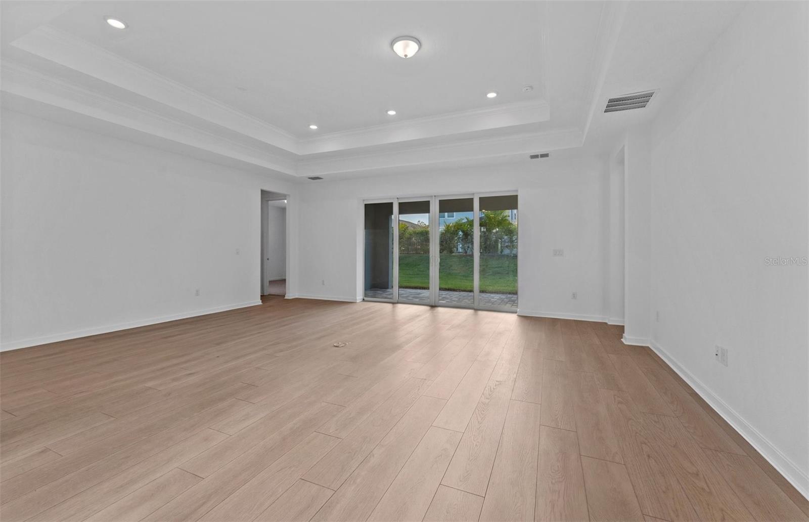 Listing photo id 3 for 5164 Everlong Drive