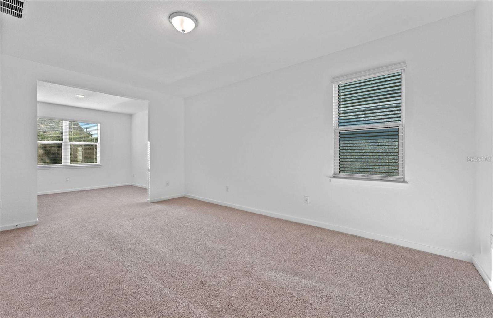 Listing photo id 7 for 5164 Everlong Drive