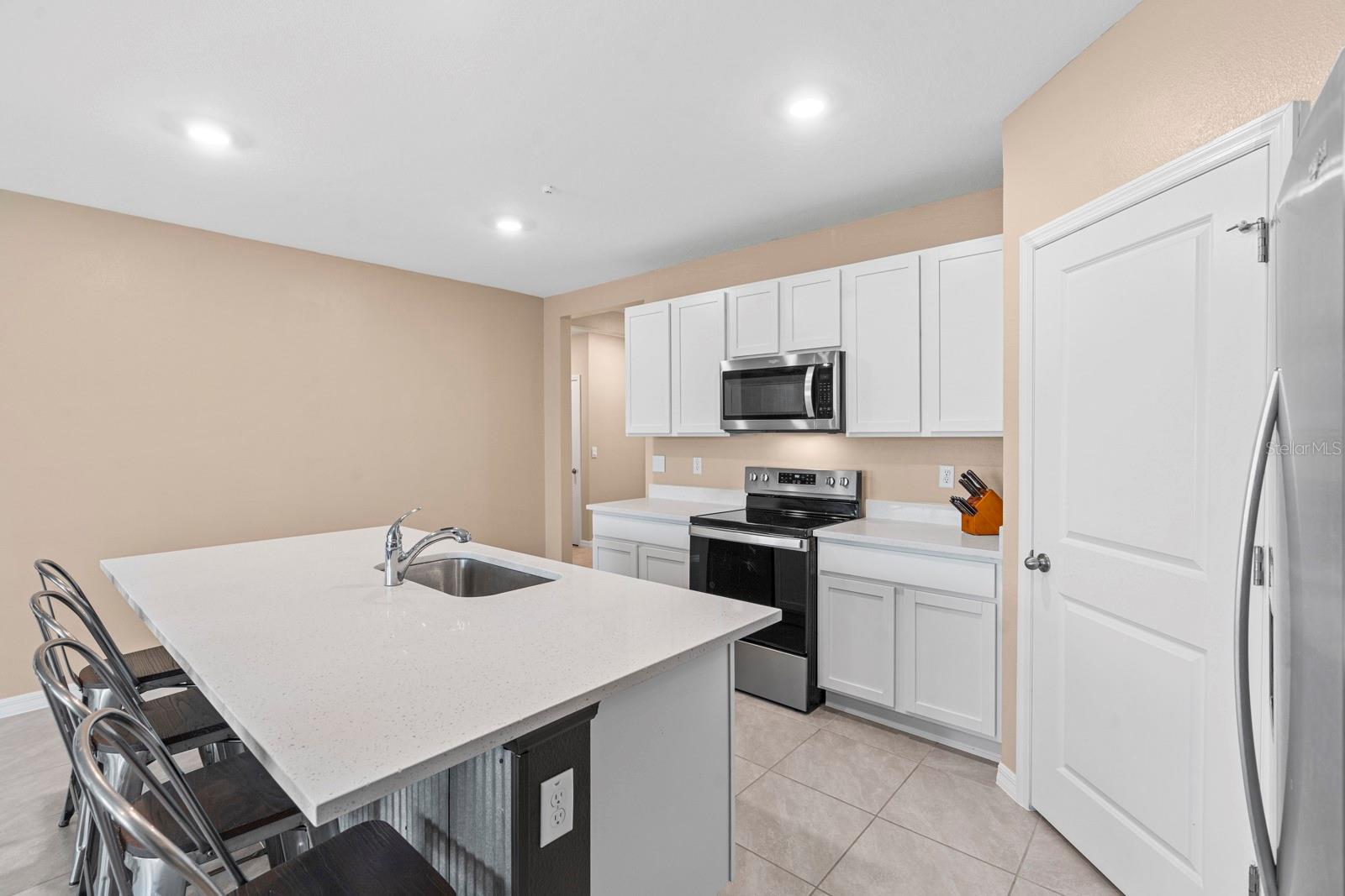 Listing photo id 9 for 3505 Thistle Bank Court