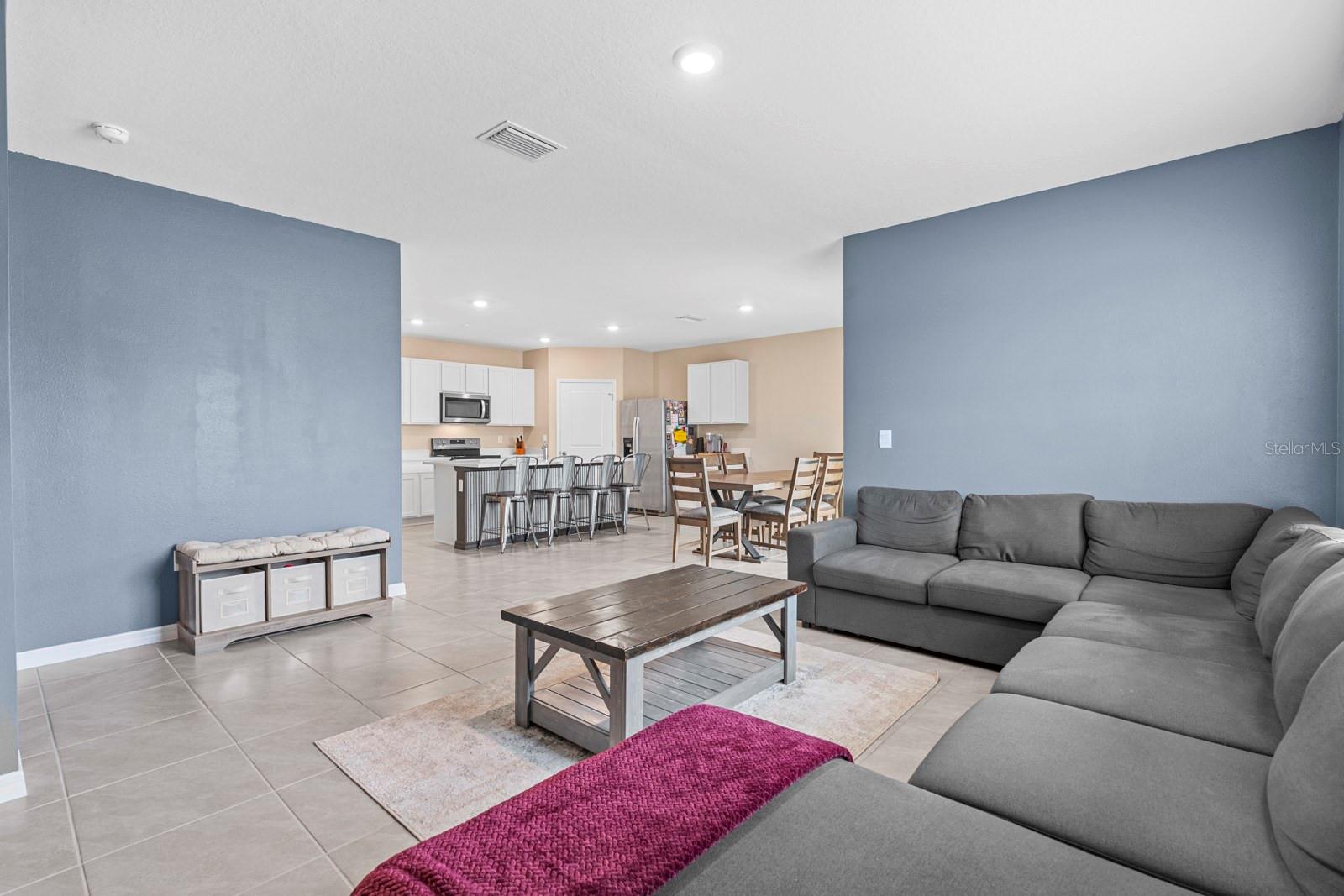 Listing photo id 10 for 3505 Thistle Bank Court