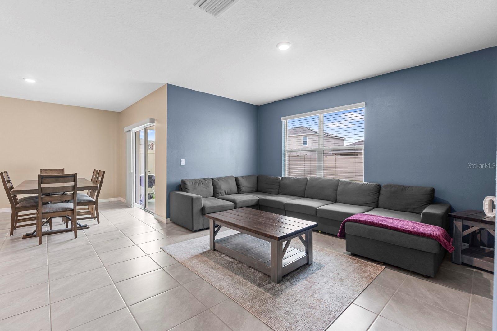 Listing photo id 11 for 3505 Thistle Bank Court